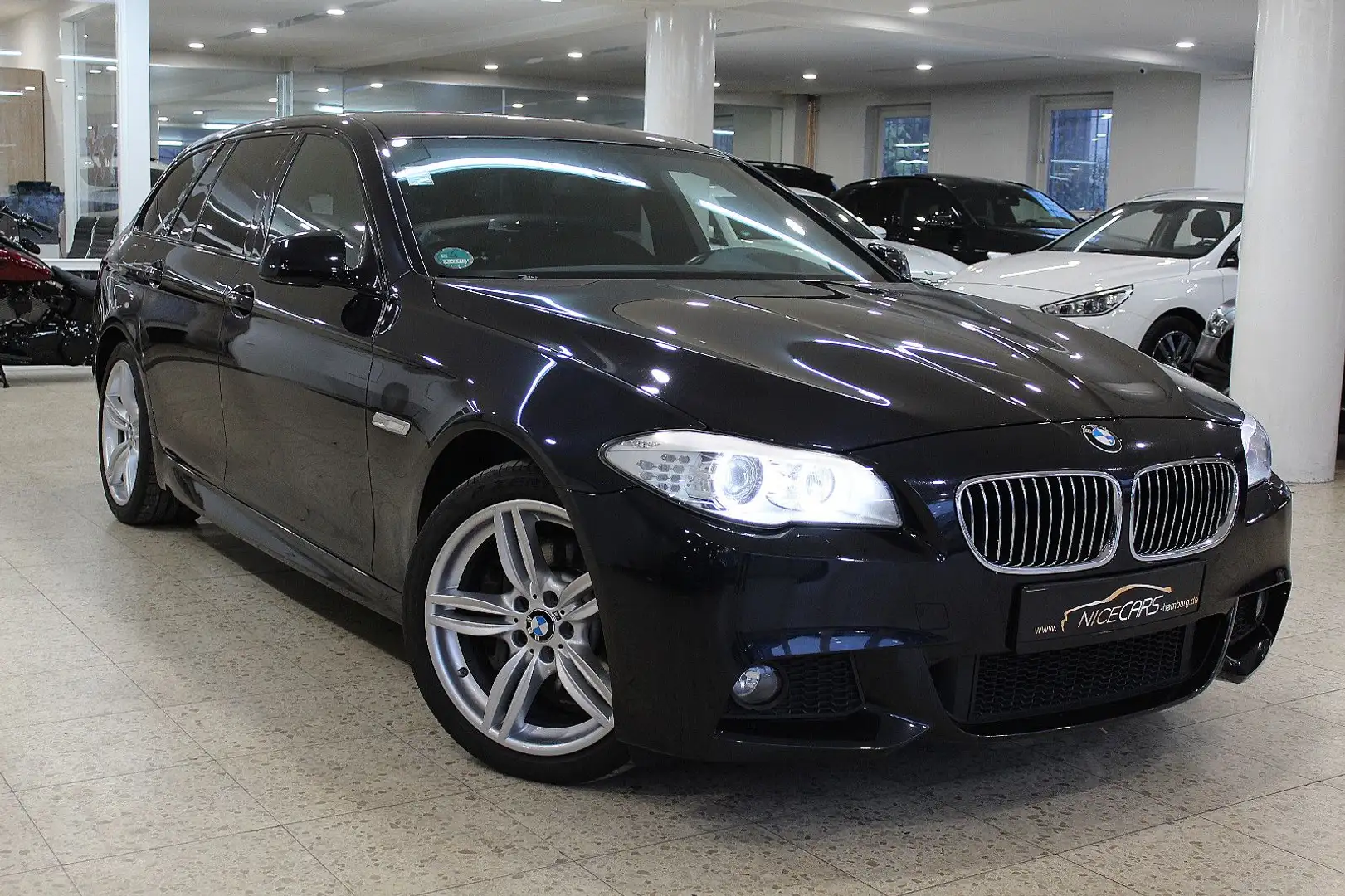BMW 530 d Touring M-Sport Paket*Head Up* AHK* Schwarz - 1