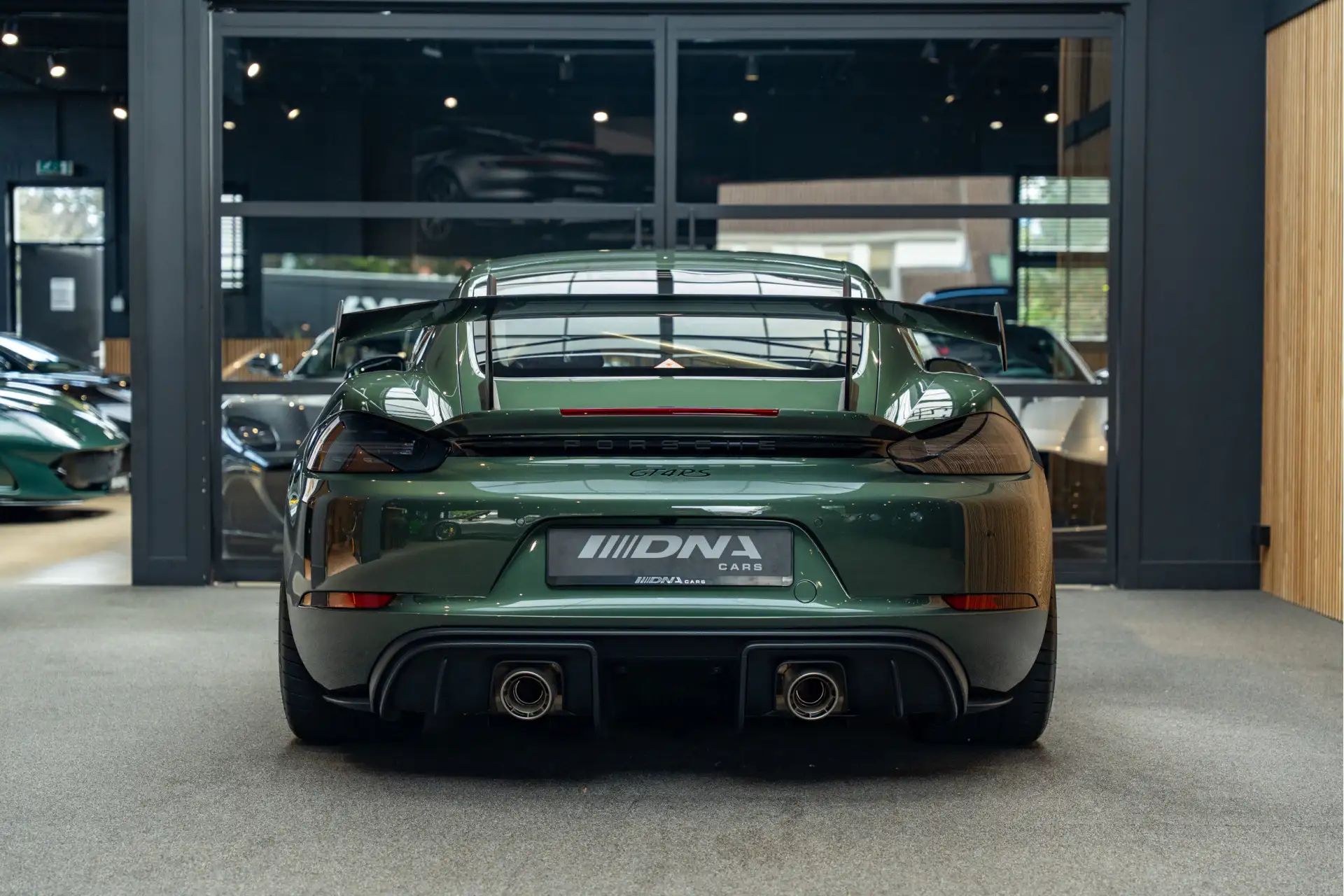 포르쉐 718 GTS 4 2023 초록 사진 4