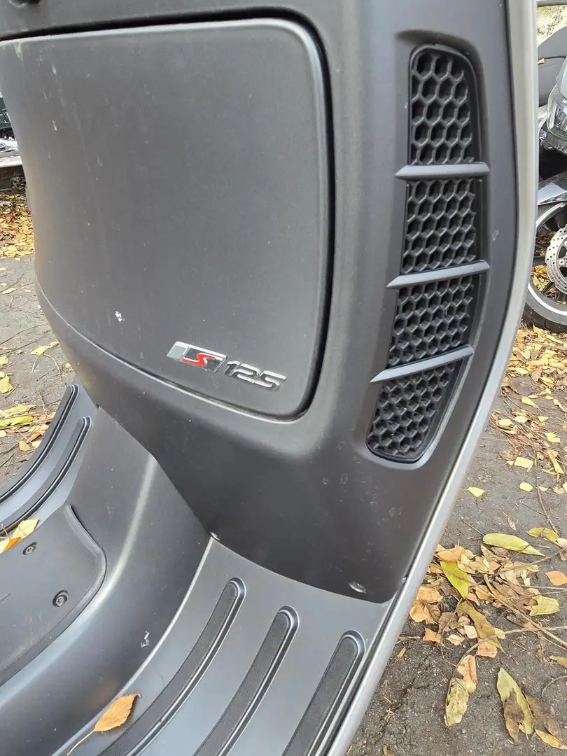 Vespa GTS Super Sport 125 ABS LED USB um. nur 2374 KM Grigio - 1