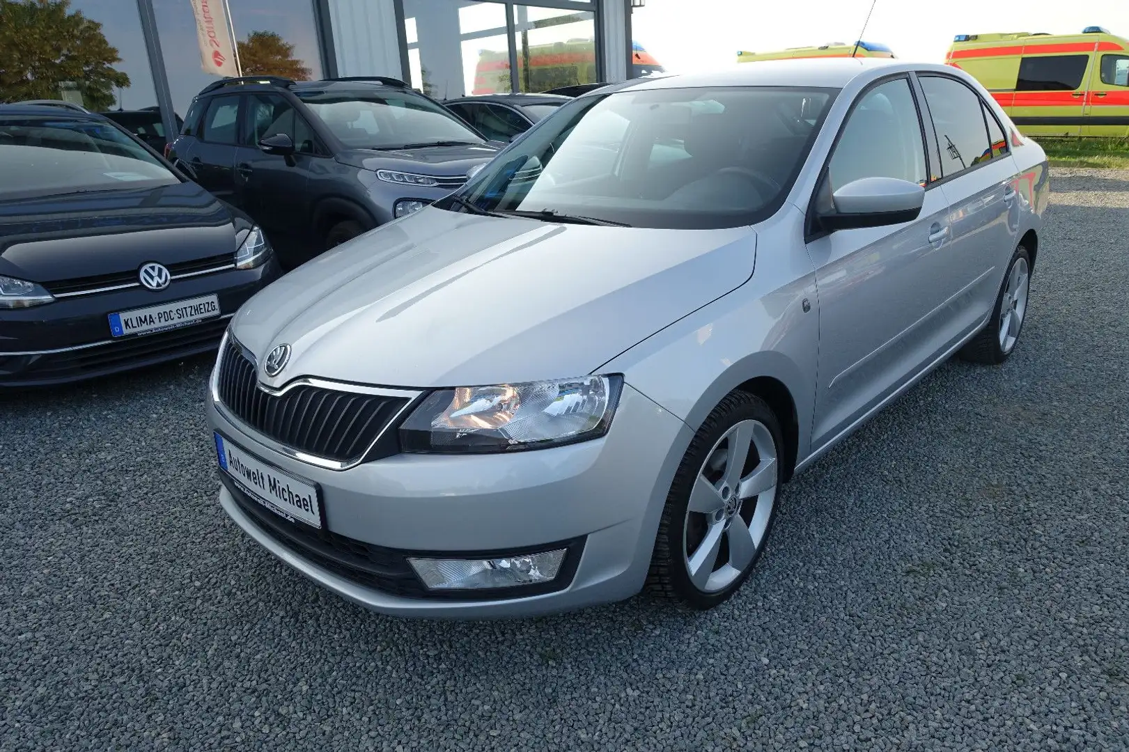 Skoda Rapid/Spaceback 1.4 TSI DSG KLIMAAUT SITZH PDC TÜV+InspNEU Silber - 2