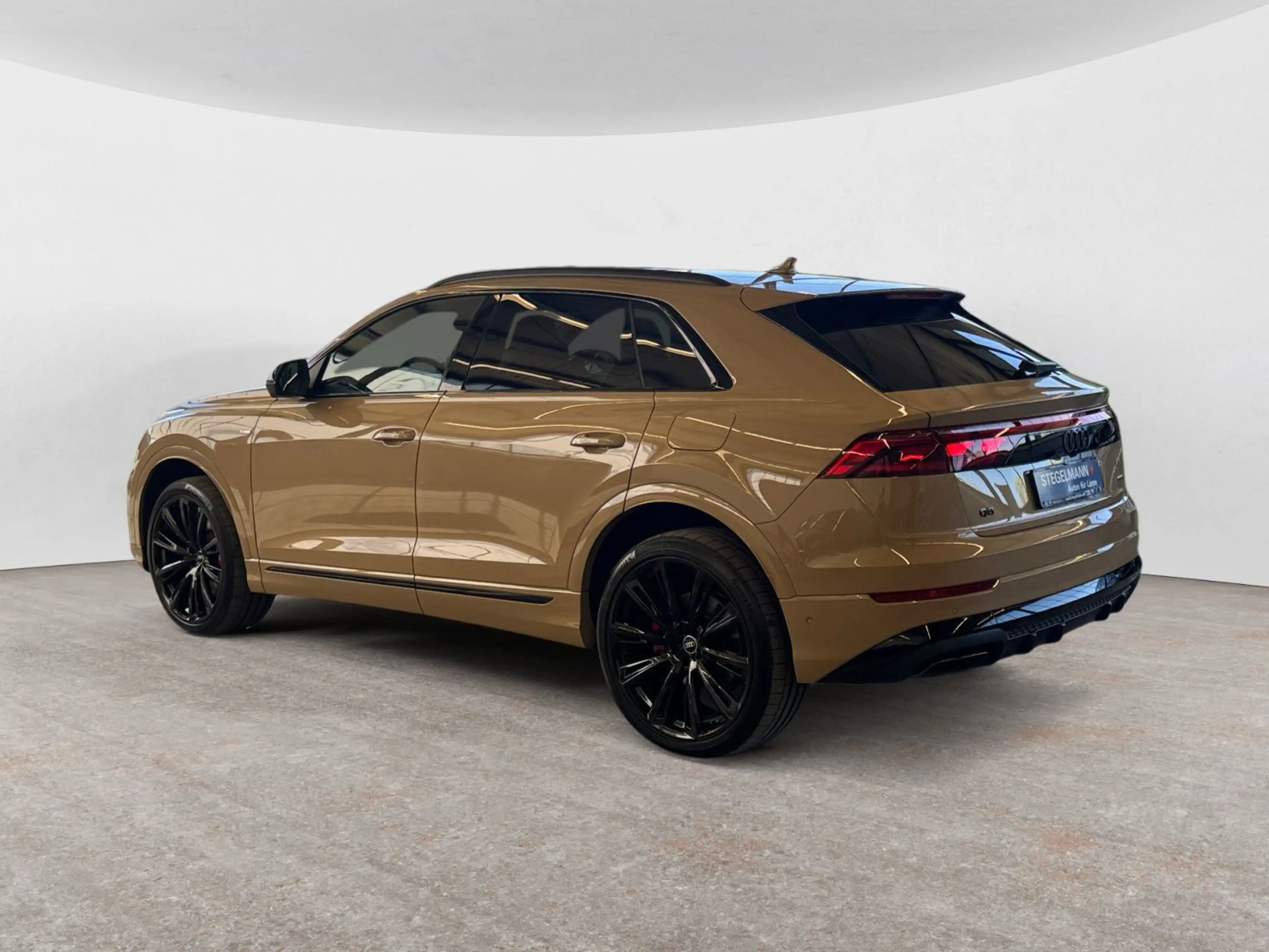 Audi Q8 SUV TFSI e quattro 360 kW tiptronic PANO B&O — photo 4