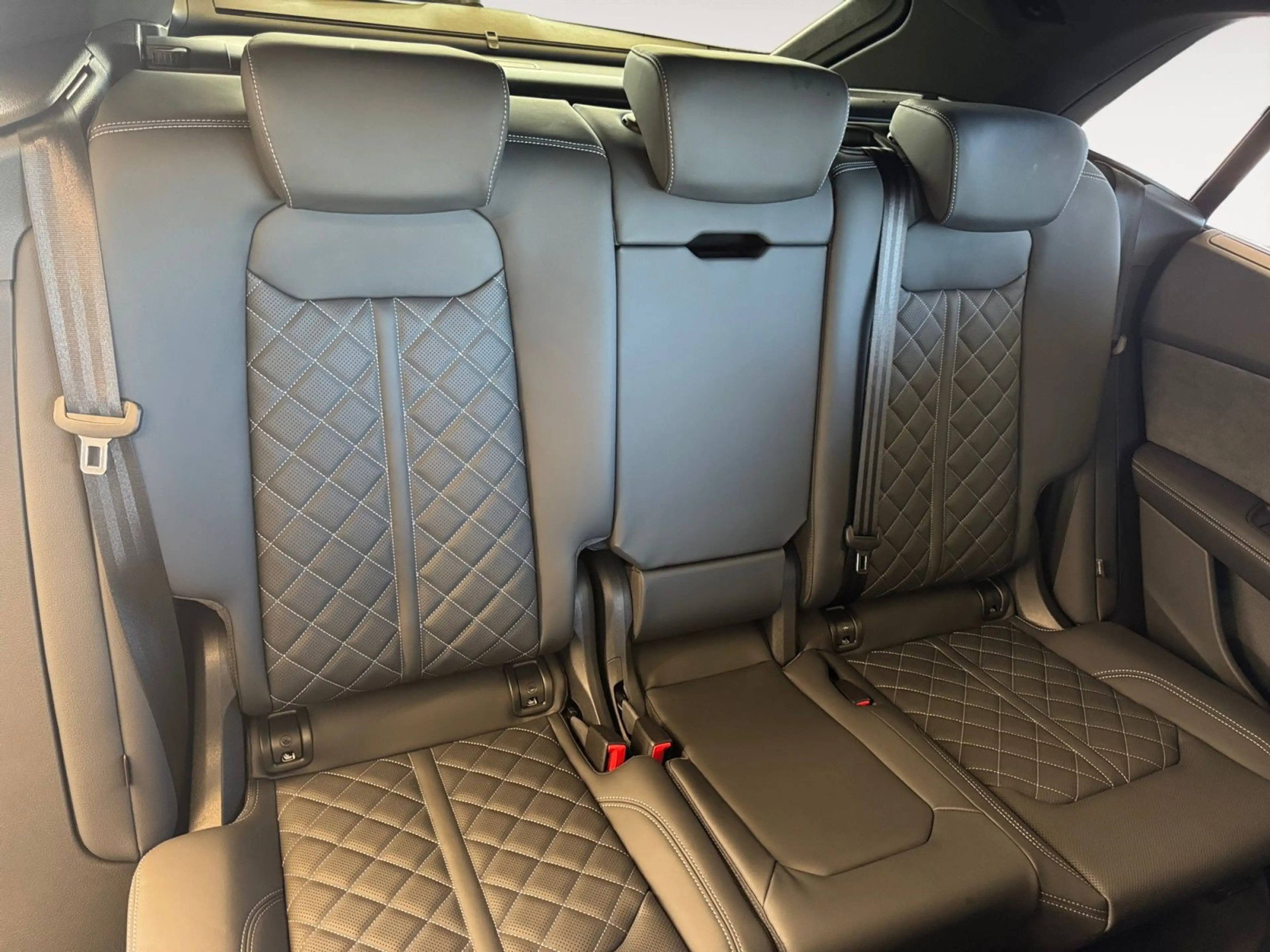 Audi Q8 SUV TFSI e quattro 360 kW tiptronic PANO B&O — photo 14