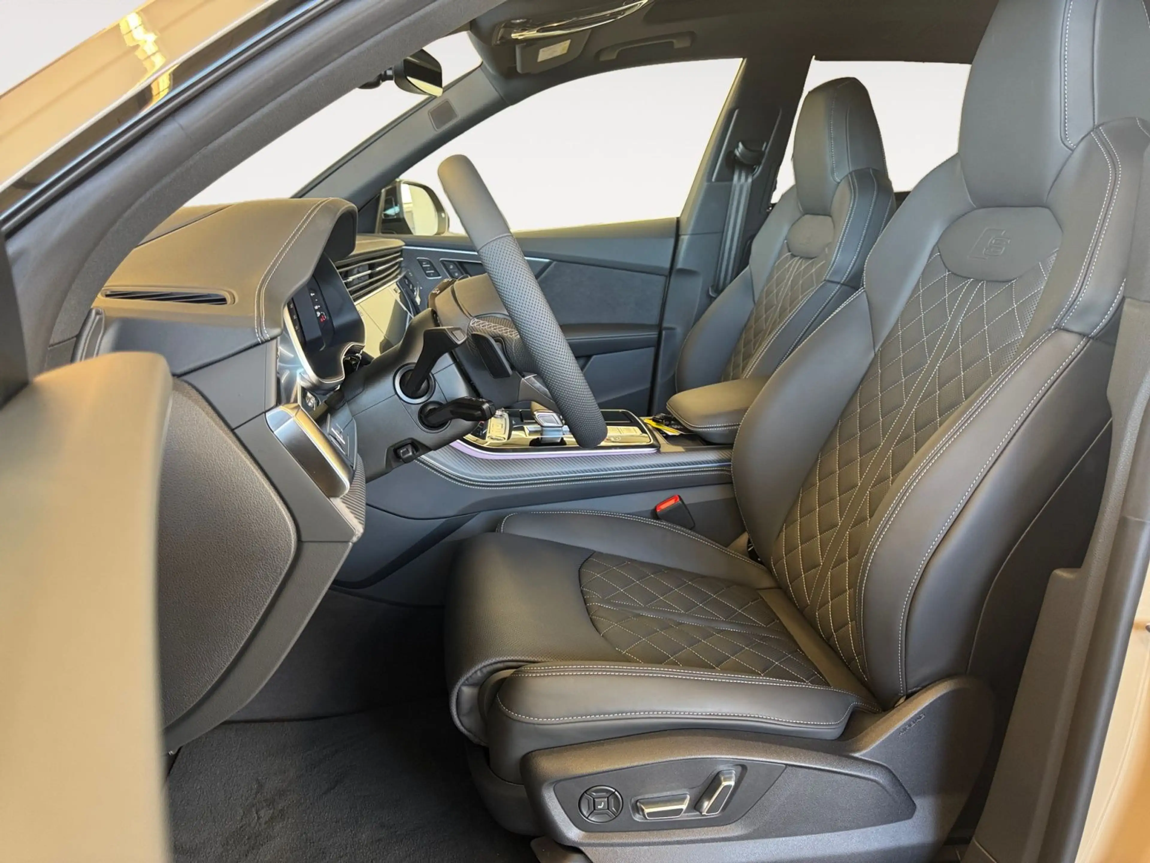 Audi Q8 SUV TFSI e quattro 360 kW tiptronic PANO B&O — photo 10