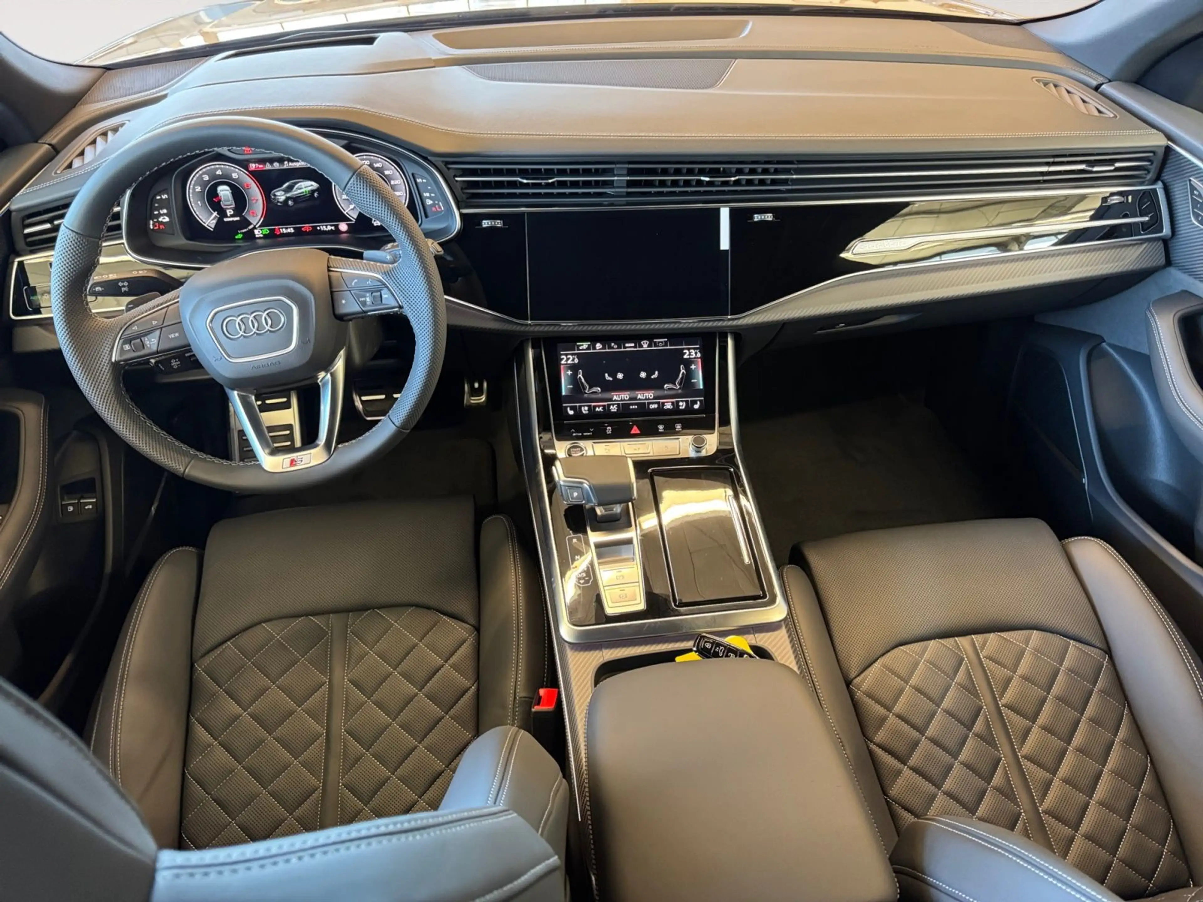 Audi Q8 SUV TFSI e quattro 360 kW tiptronic PANO B&O — photo 11