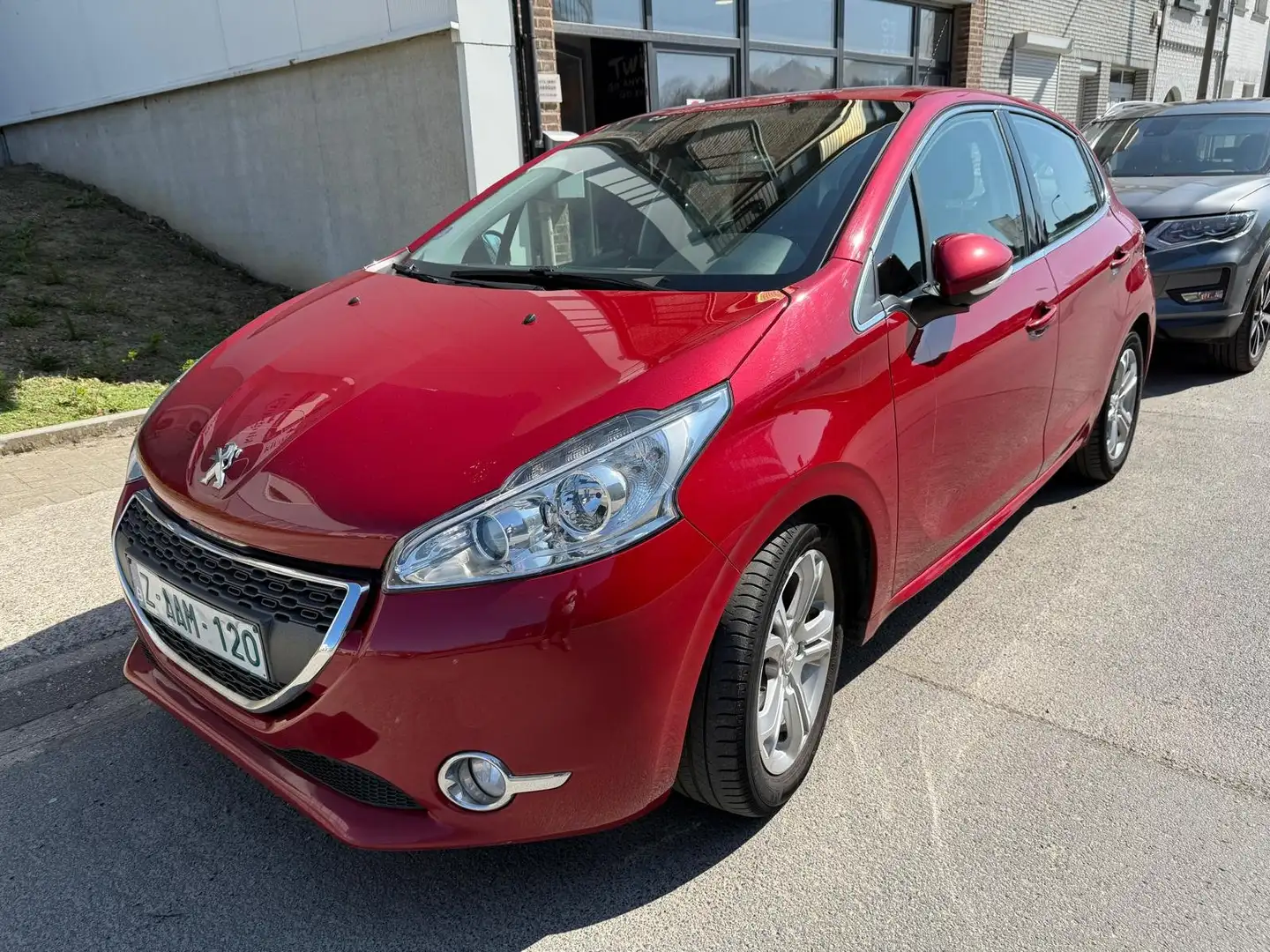 Peugeot 208 1.2i Allure Rojo - 2