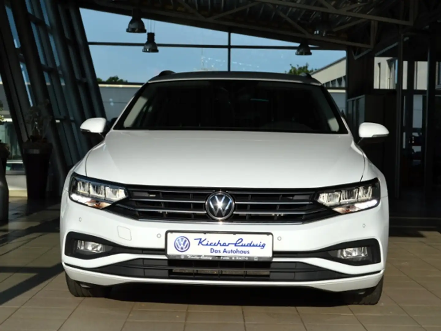 Volkswagen Passat Variant 1,5 TSI Conceptline NAVI LED ALU Blanc - 2