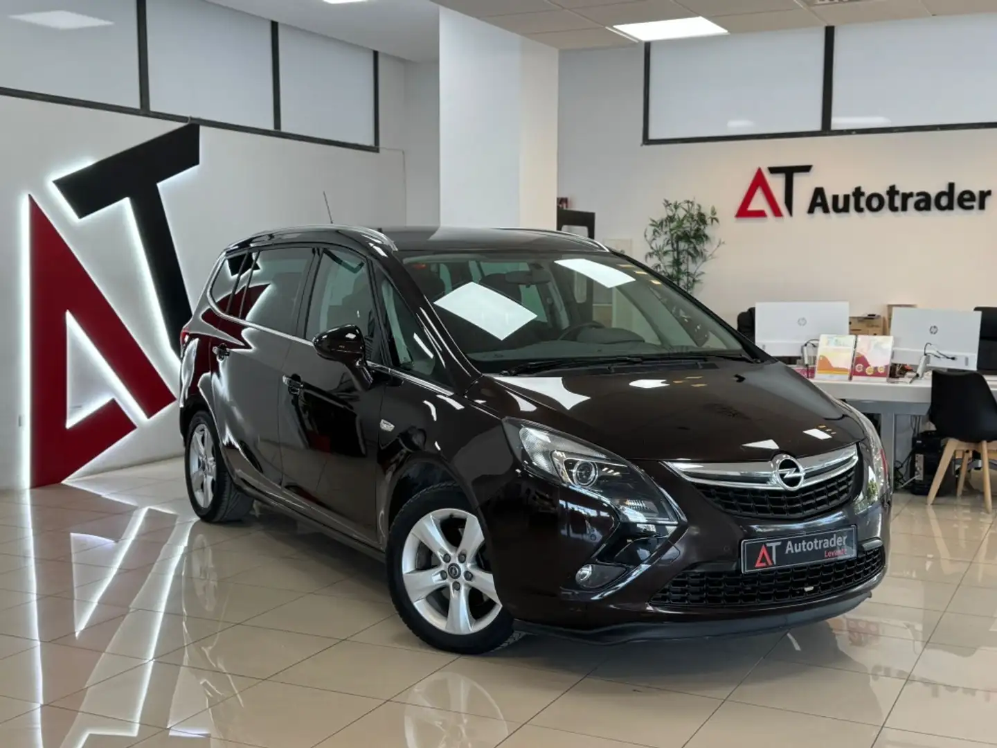 Opel Zafira Tourer 2.0CDTi Selective 130 Burdeos - 2