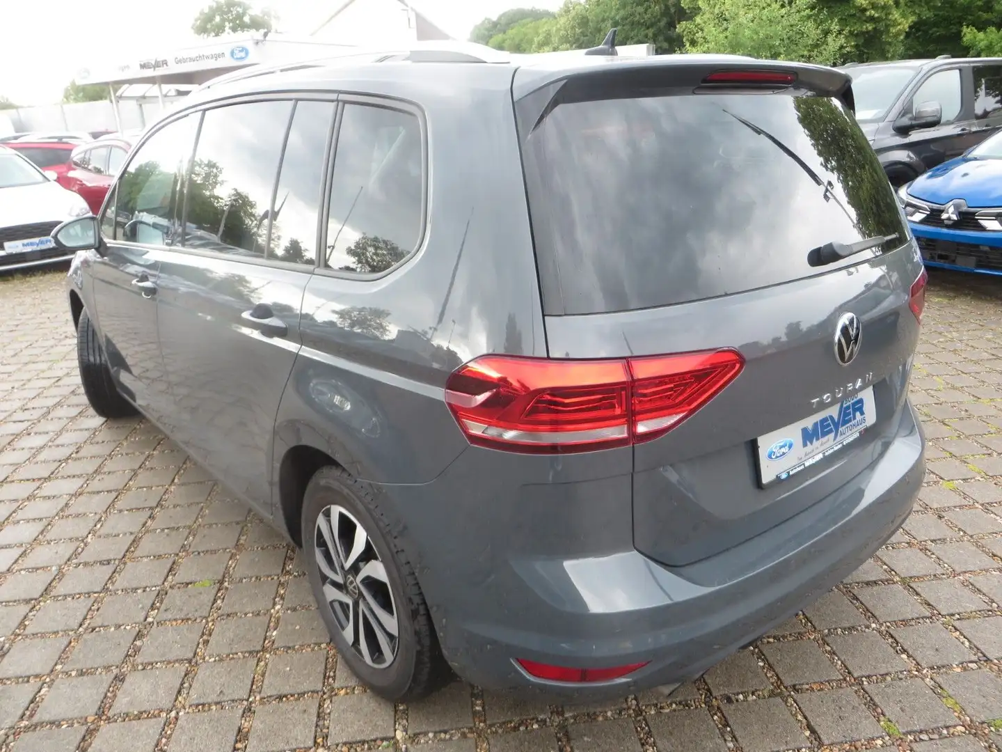 Volkswagen Touran Active Start-Stopp Automatik 7-Sitzer Grijs - 2