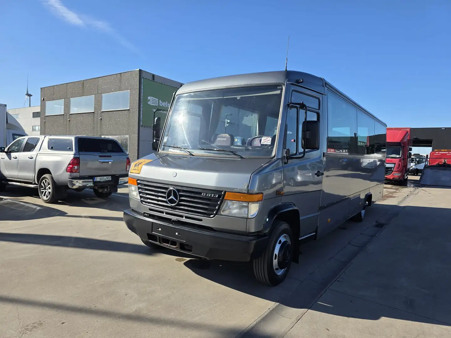 Mercedes-Benz Vario 813 (Stock ID 34608) Grau - 1