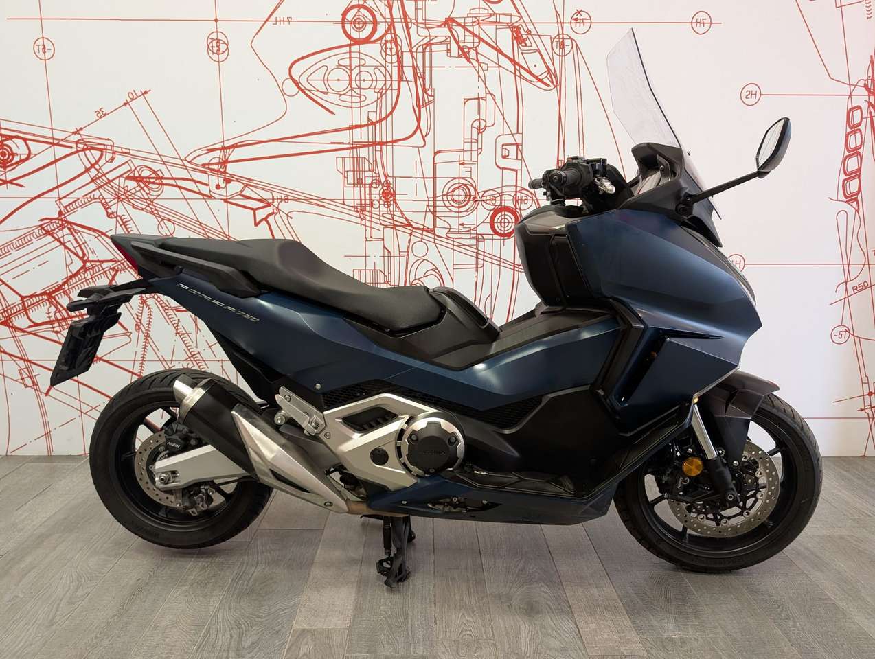 Honda Forza 750