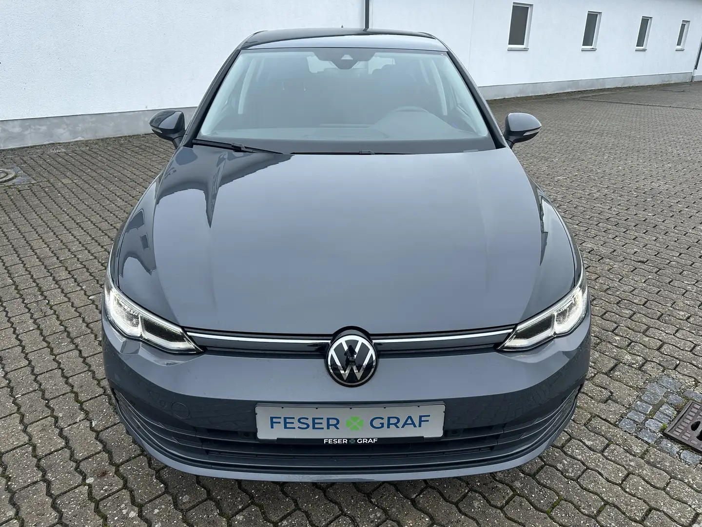 Volkswagen Golf VIII Life 1.5 TSI ACC APP KAMERA LED NAVI Grau - 2