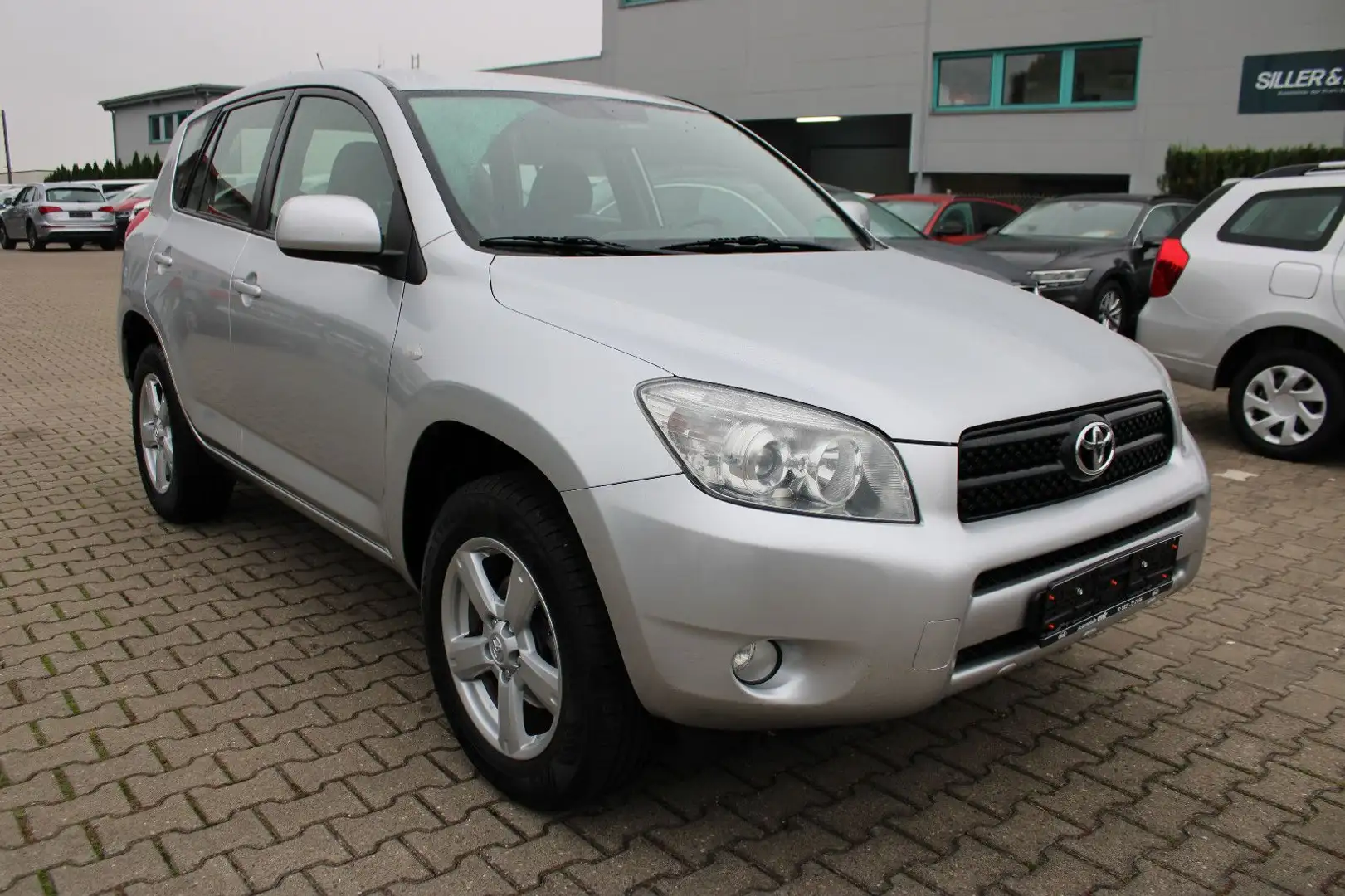 Toyota RAV 4 2.0 4x4 Klimaautom. Navi Silber - 2