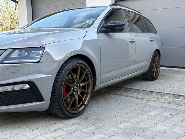 Imagine Skoda Octavia Combi 2.0 TDI 4x4 DSG RS