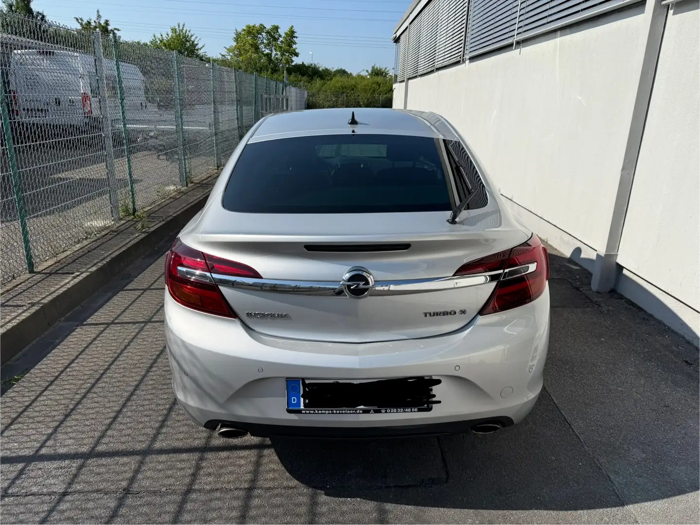 Opel Insignia Insignia 2.0 ECOTEC DI Turbo 4x4 Aut. Business Edi Silber - 2
