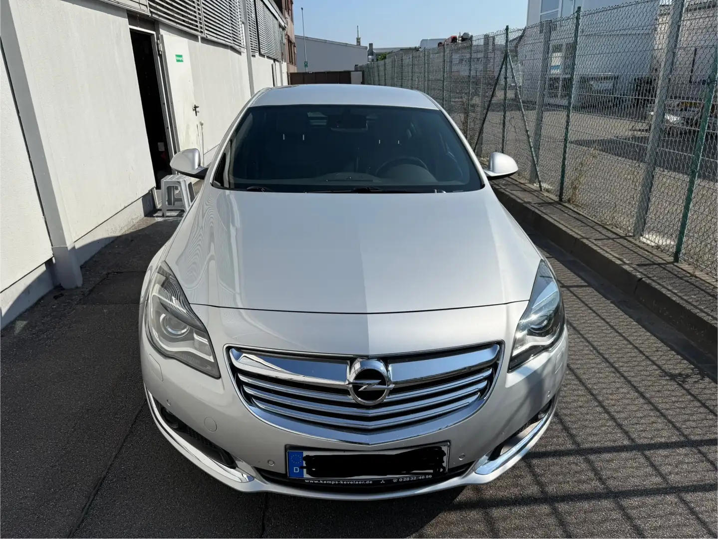 Opel Insignia Insignia 2.0 ECOTEC DI Turbo 4x4 Aut. Business Edi Silber - 1