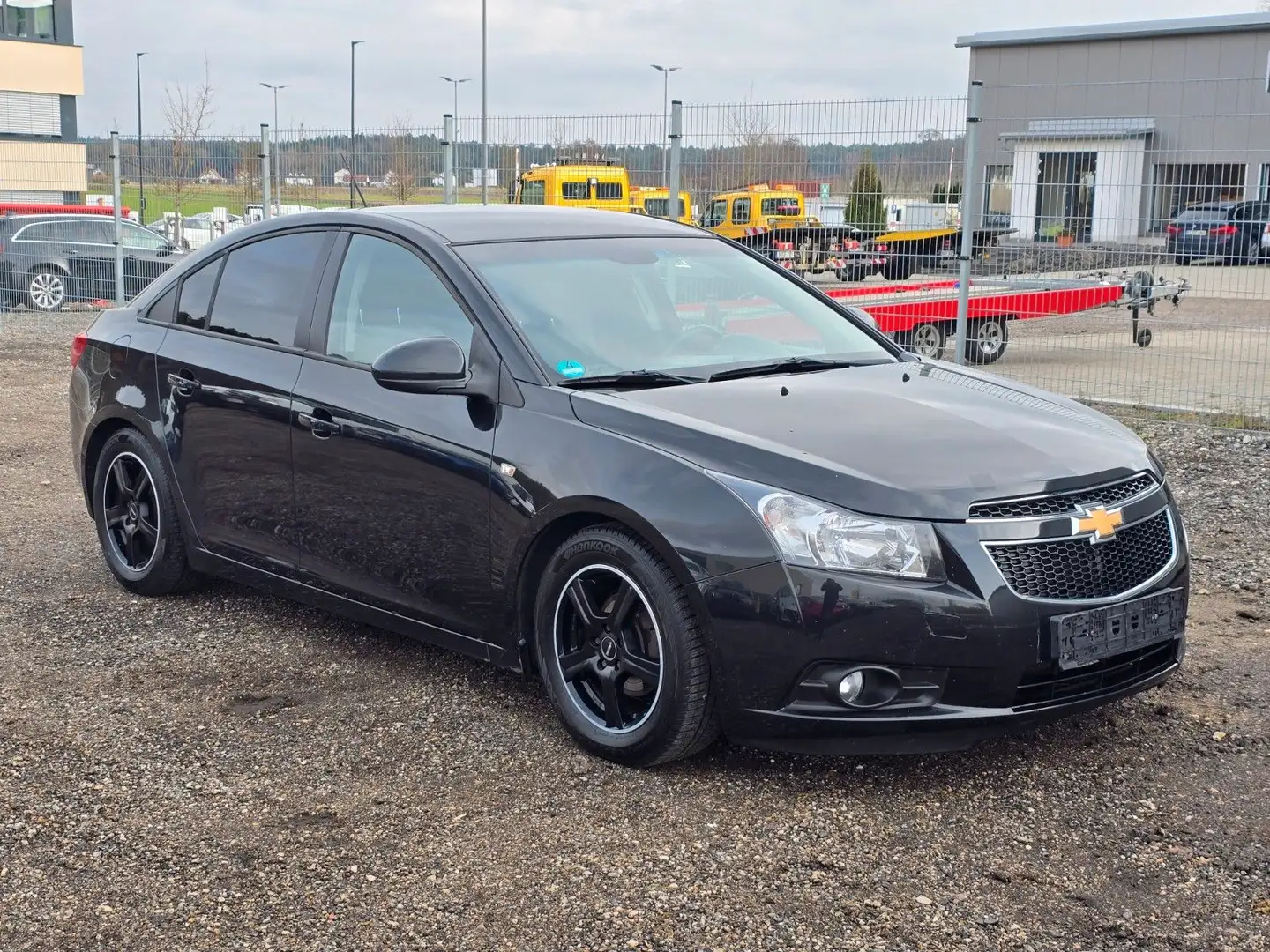 Chevrolet Cruze 1.8 LS Benziner Schwarz - 1