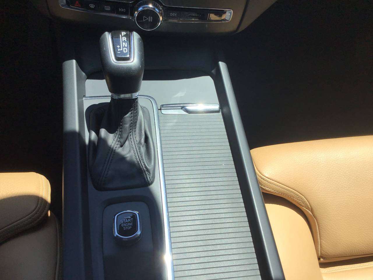 2020 Volvo XC60 Momentum - T6-TOIT PANORAMIQUE-NAVIGATION thumb 17