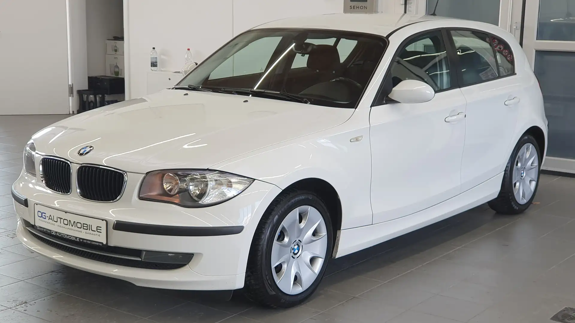 BMW 118 d Klima*BMW Scheckheft gepflegt Weiß - 2
