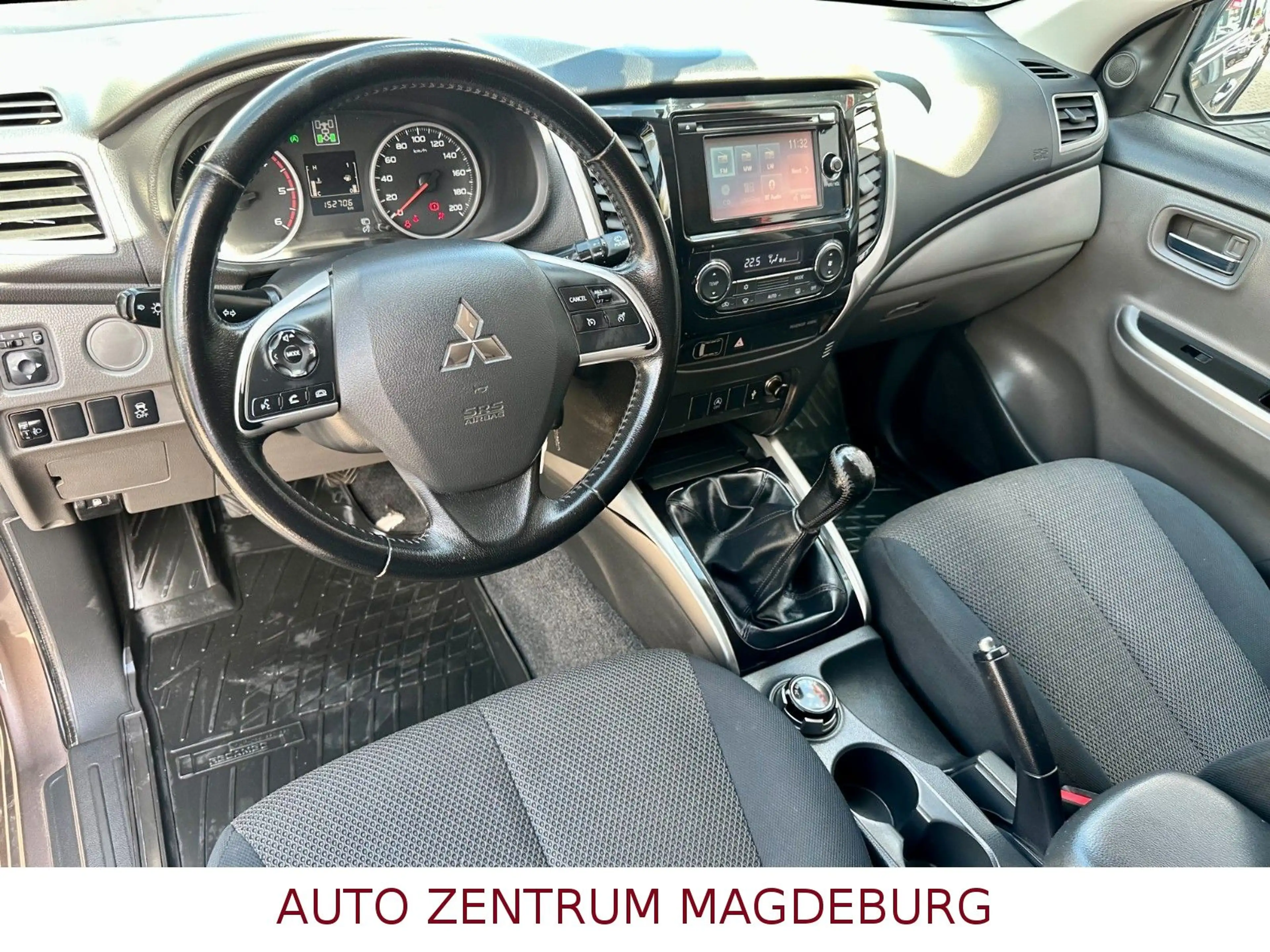 Mitsubishi L200 Plus Club Cab 4WD ALU*ALLRAD*AHK* — photo 12