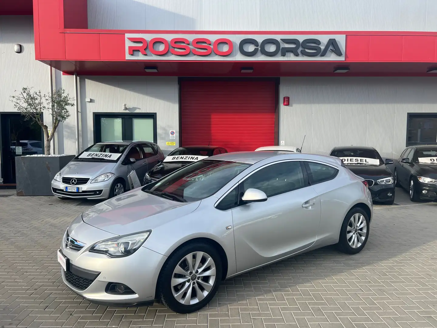 Opel Astra GTC 1.7 cdti ecotec Cosmo s Silber - 1