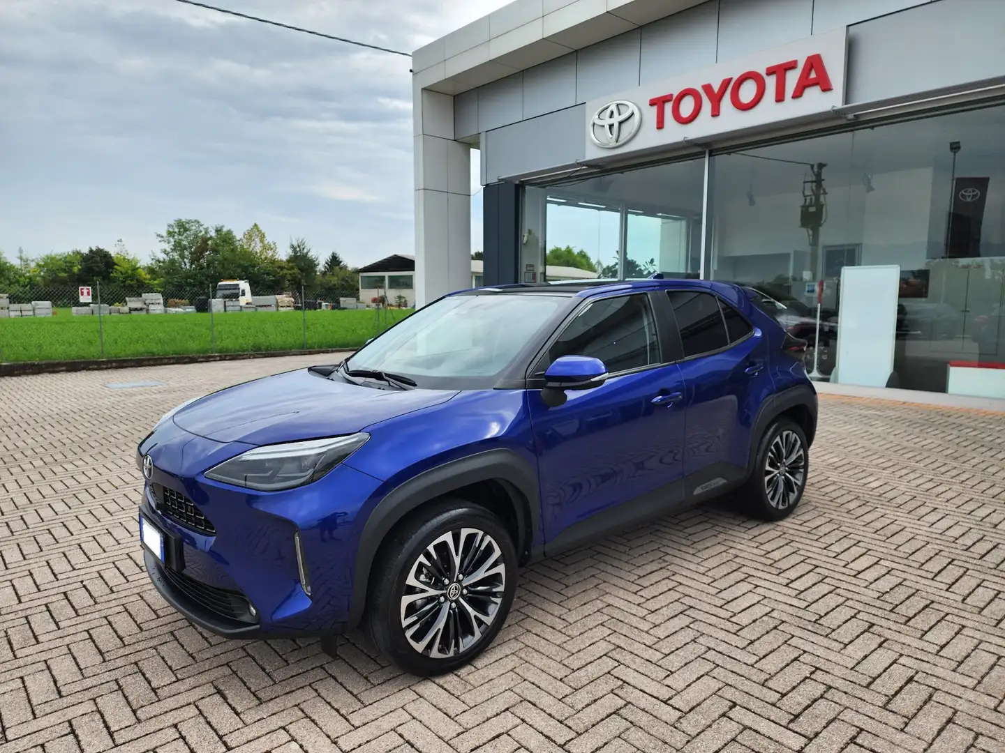 Toyota Yaris Cross 1.5h Lounge awd-i 116cv e-cvt - 1