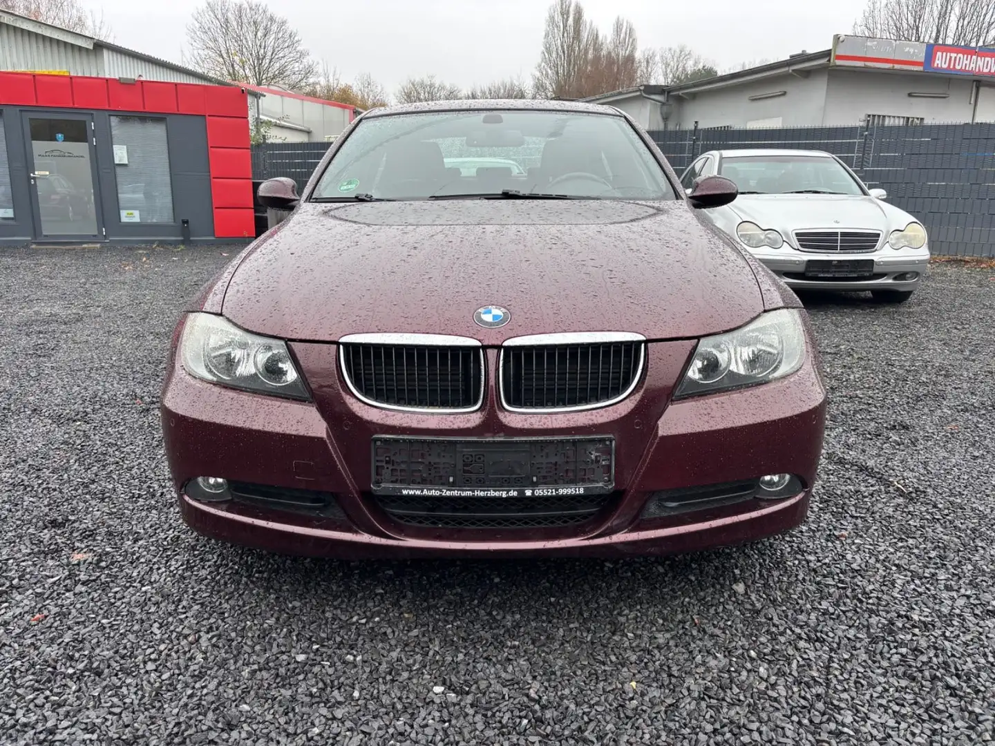 BMW 320 Baureihe 3 Lim. 320d Rot - 2