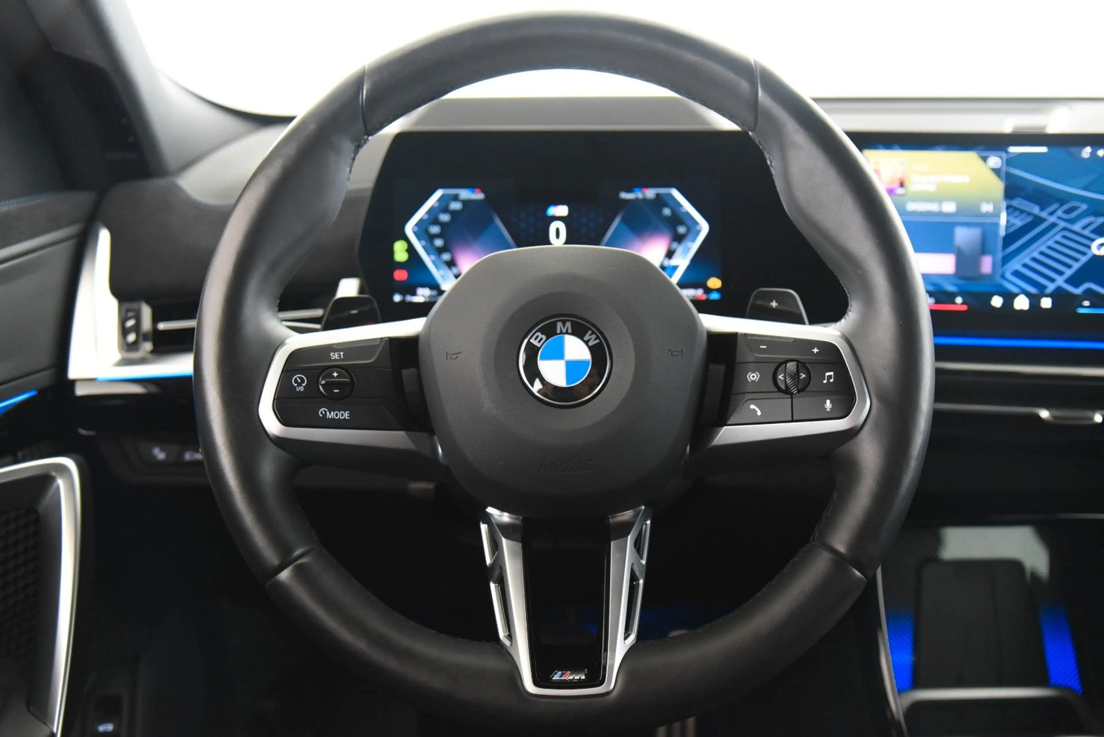 BMW X2 xDrive20d M Sport LED HUD AHK ParkAss DAB — photo 10