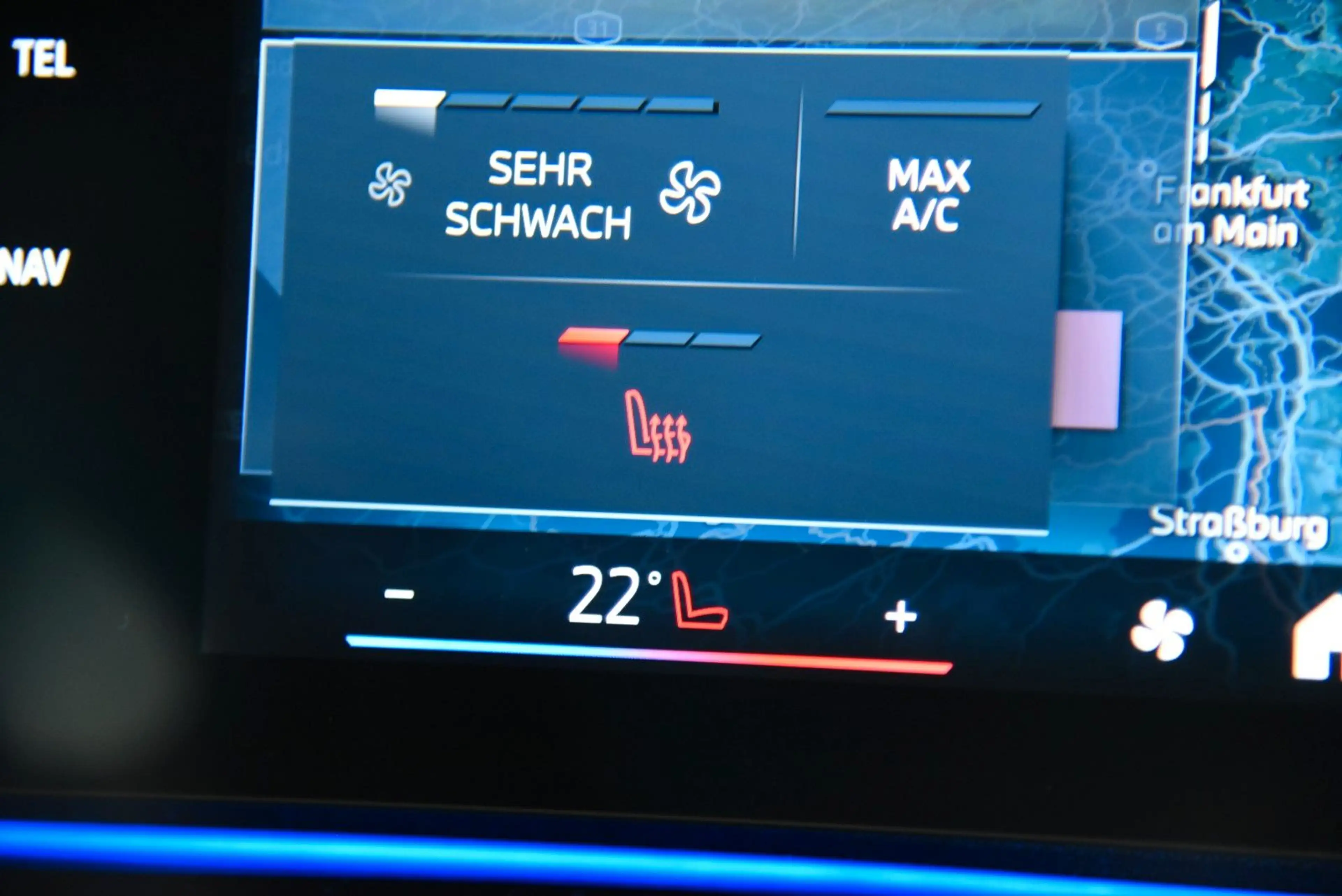 BMW X2 xDrive20d M Sport LED HUD AHK ParkAss DAB — photo 15