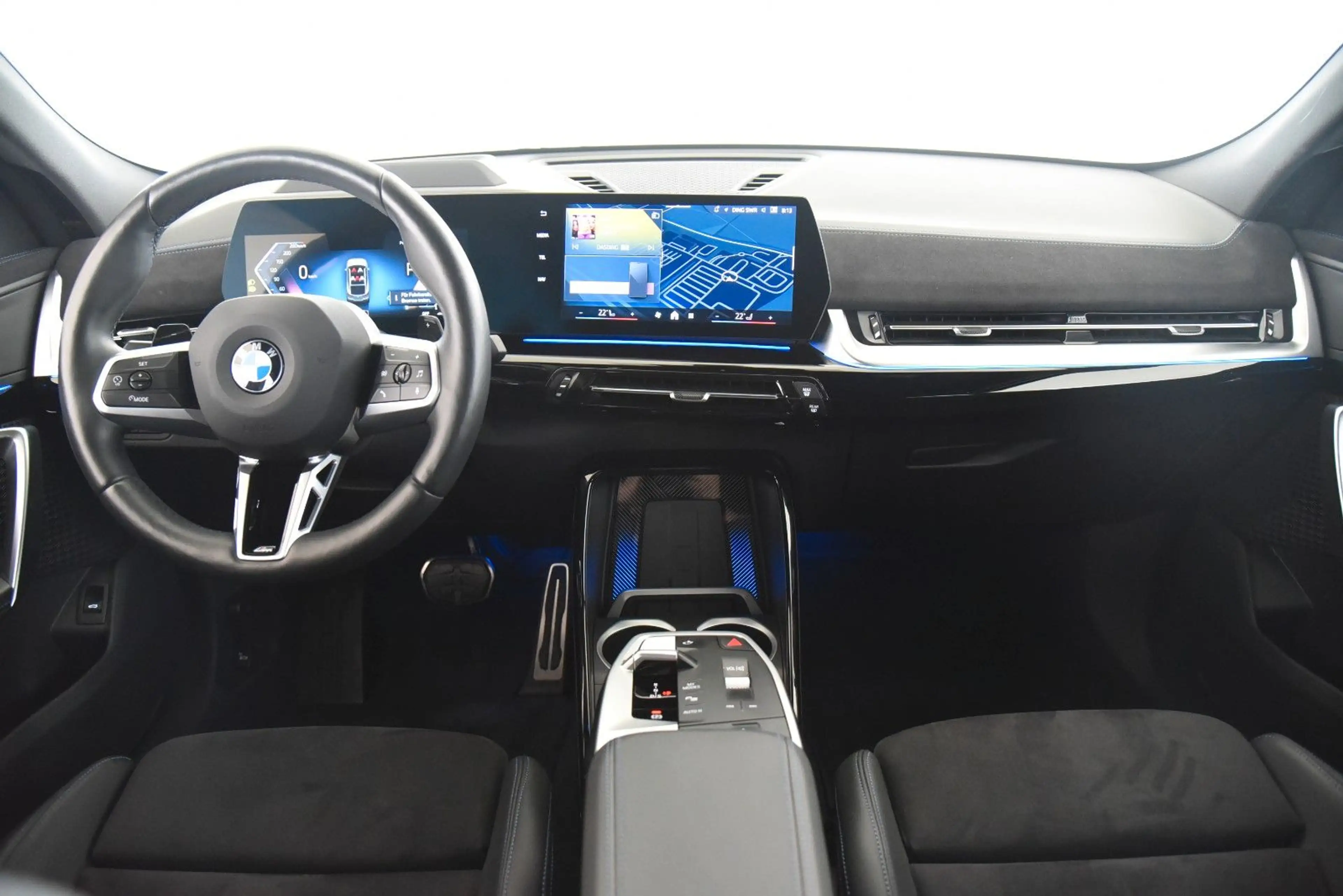 BMW X2 xDrive20d M Sport LED HUD AHK ParkAss DAB — photo 9