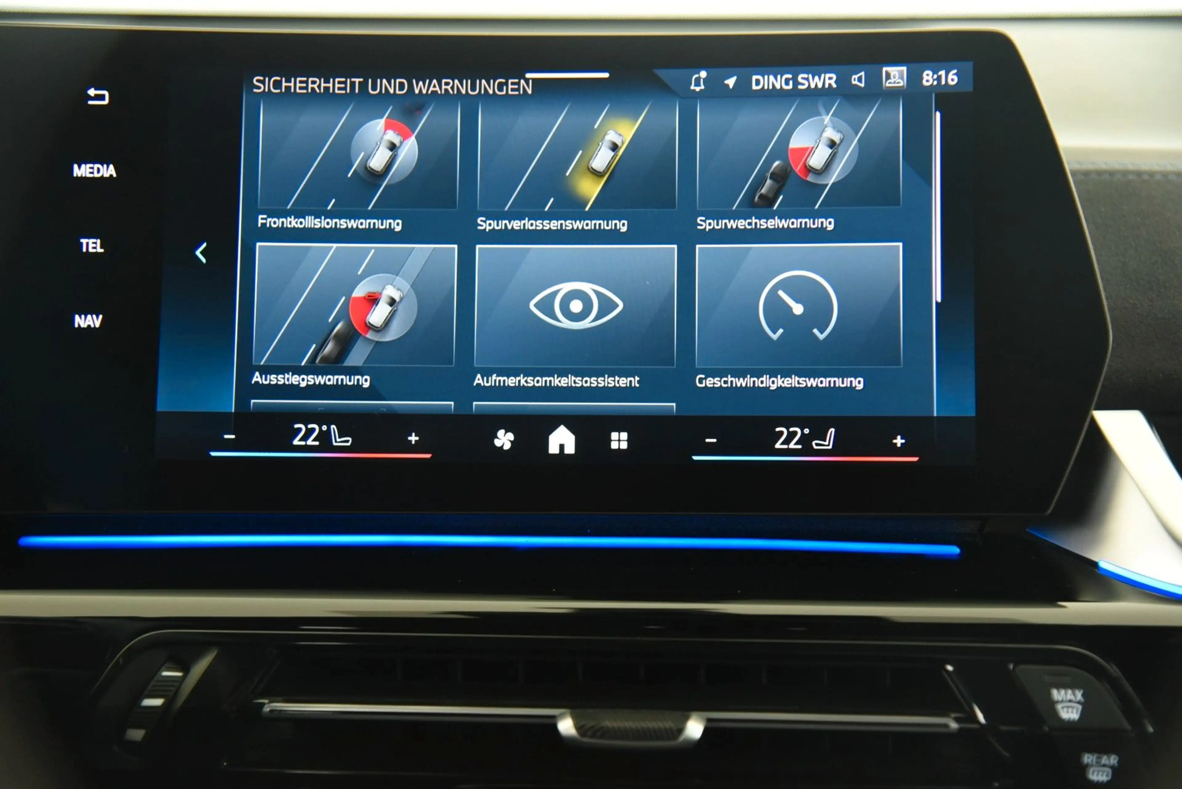 BMW X2 xDrive20d M Sport LED HUD AHK ParkAss DAB — photo 14
