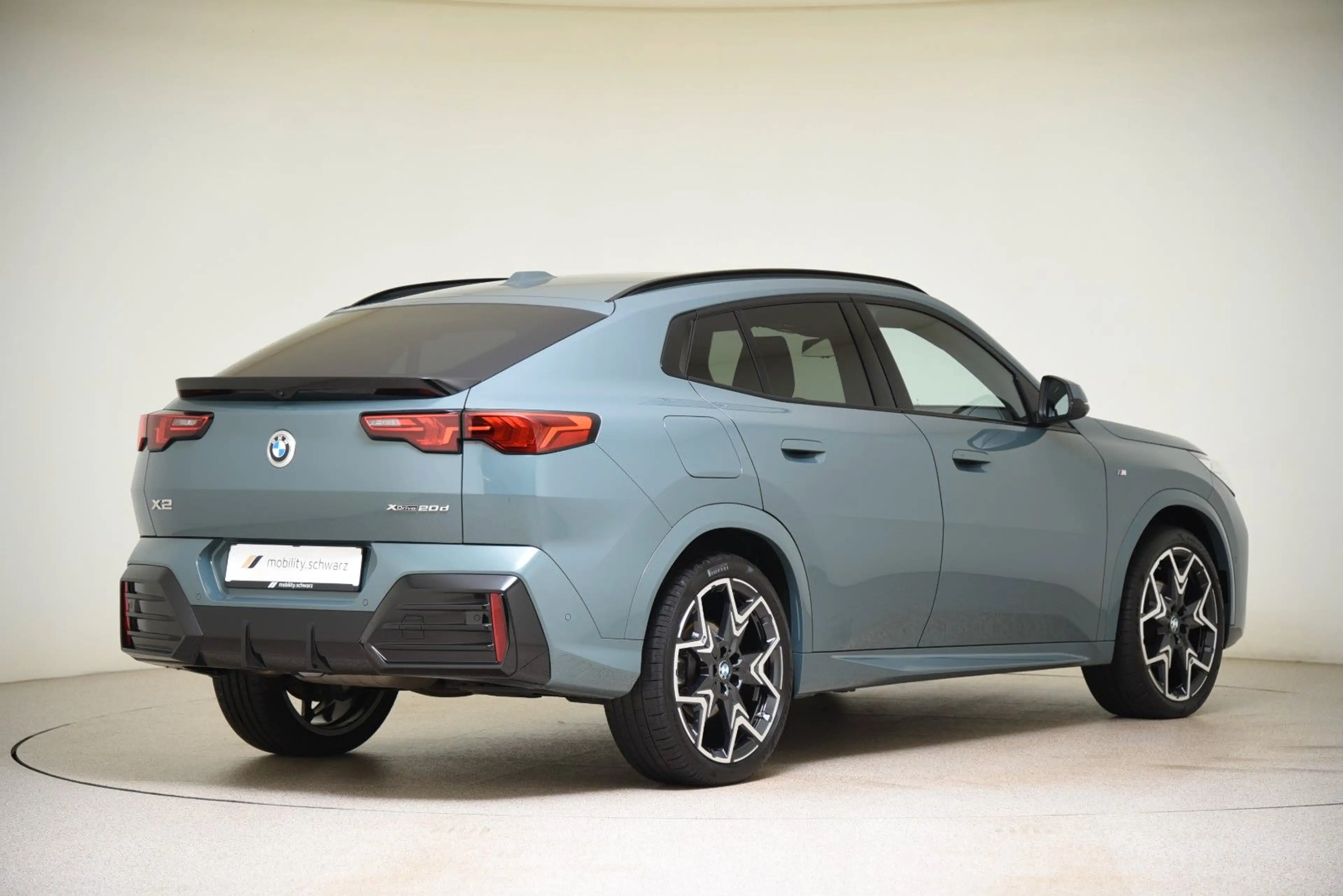 BMW X2 xDrive20d M Sport LED HUD AHK ParkAss DAB — photo 3