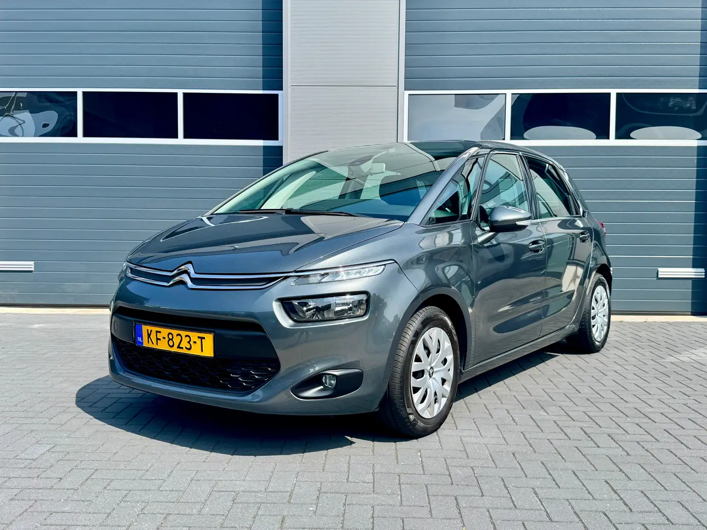 Citroen C4 Picasso 1.2 PureT. Selection Grijs - 1