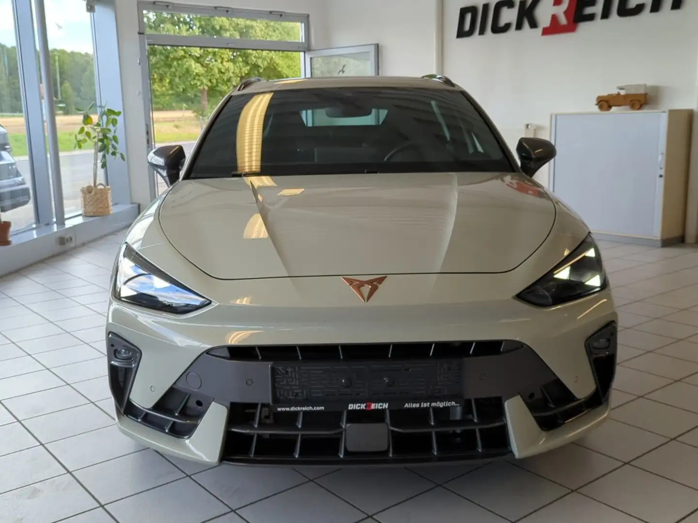 CUPRA Leon 1.5 eTSI Sennh Matrix Pano Edge/Dynamic AHK Grau - 2