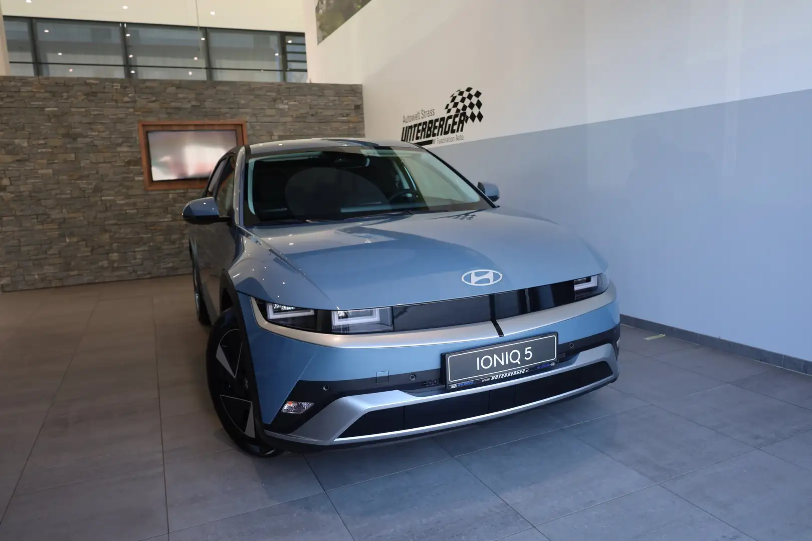 Hyundai IONIQ 5 GO 84kWh 4WD Modrá - 2