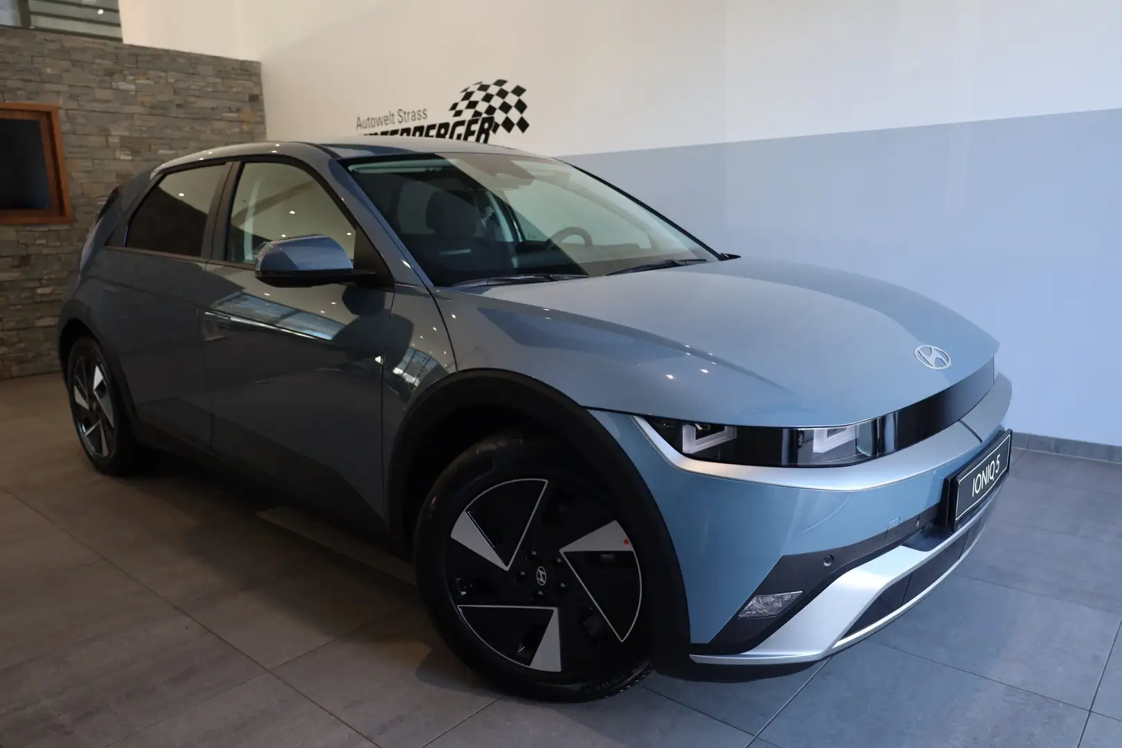 Hyundai IONIQ 5 GO 84kWh 4WD Modrá - 1