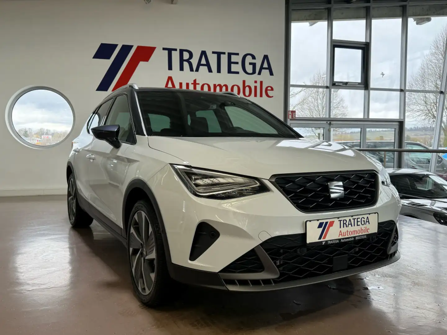 SEAT Arona 1,0 TSI FR 18 ACC LED Navi FullLink SH TW Weiß - 1