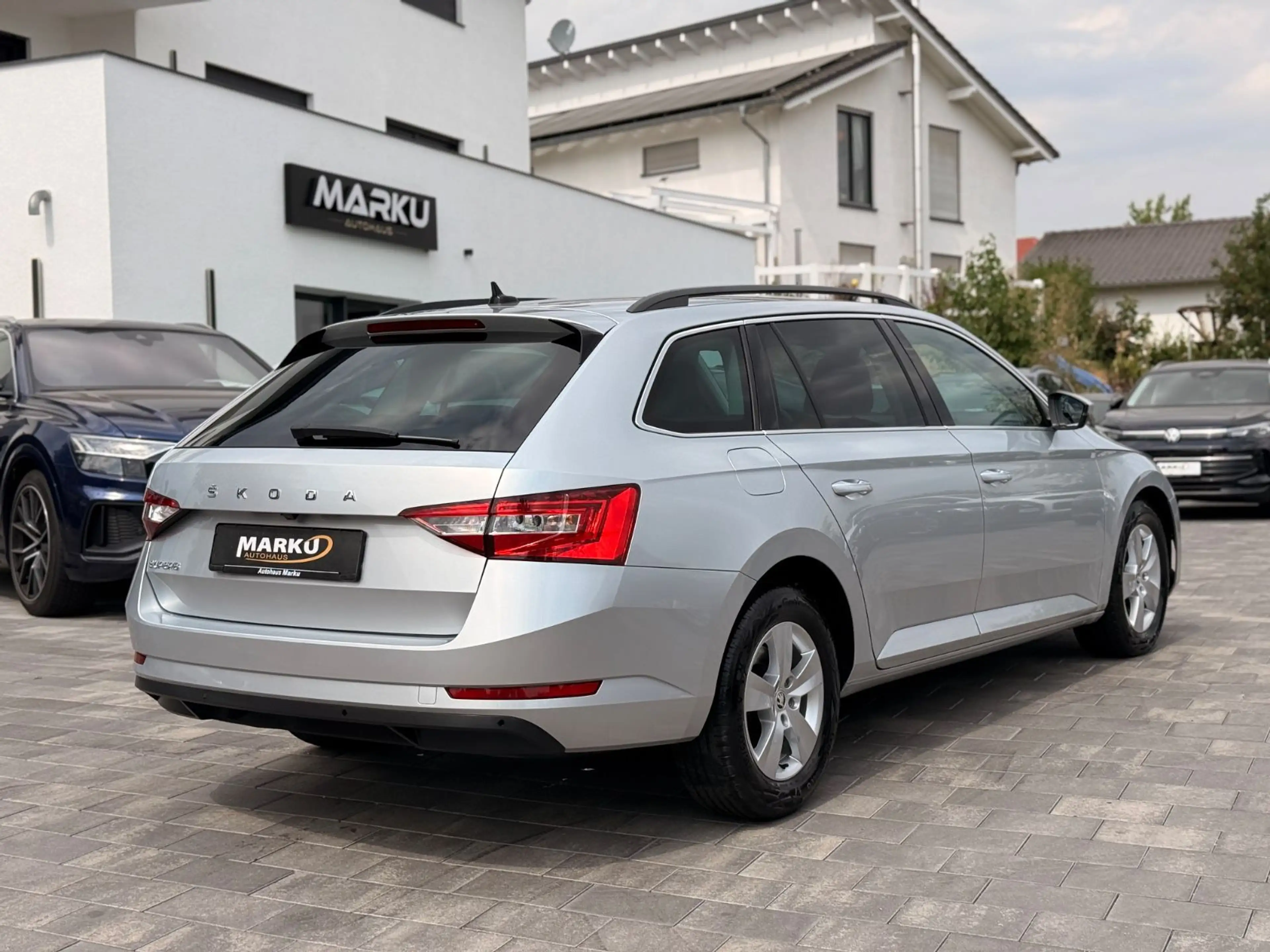 Skoda Superb Combi Ambition *ACC*Kamera*Lane Assist* — photo 4