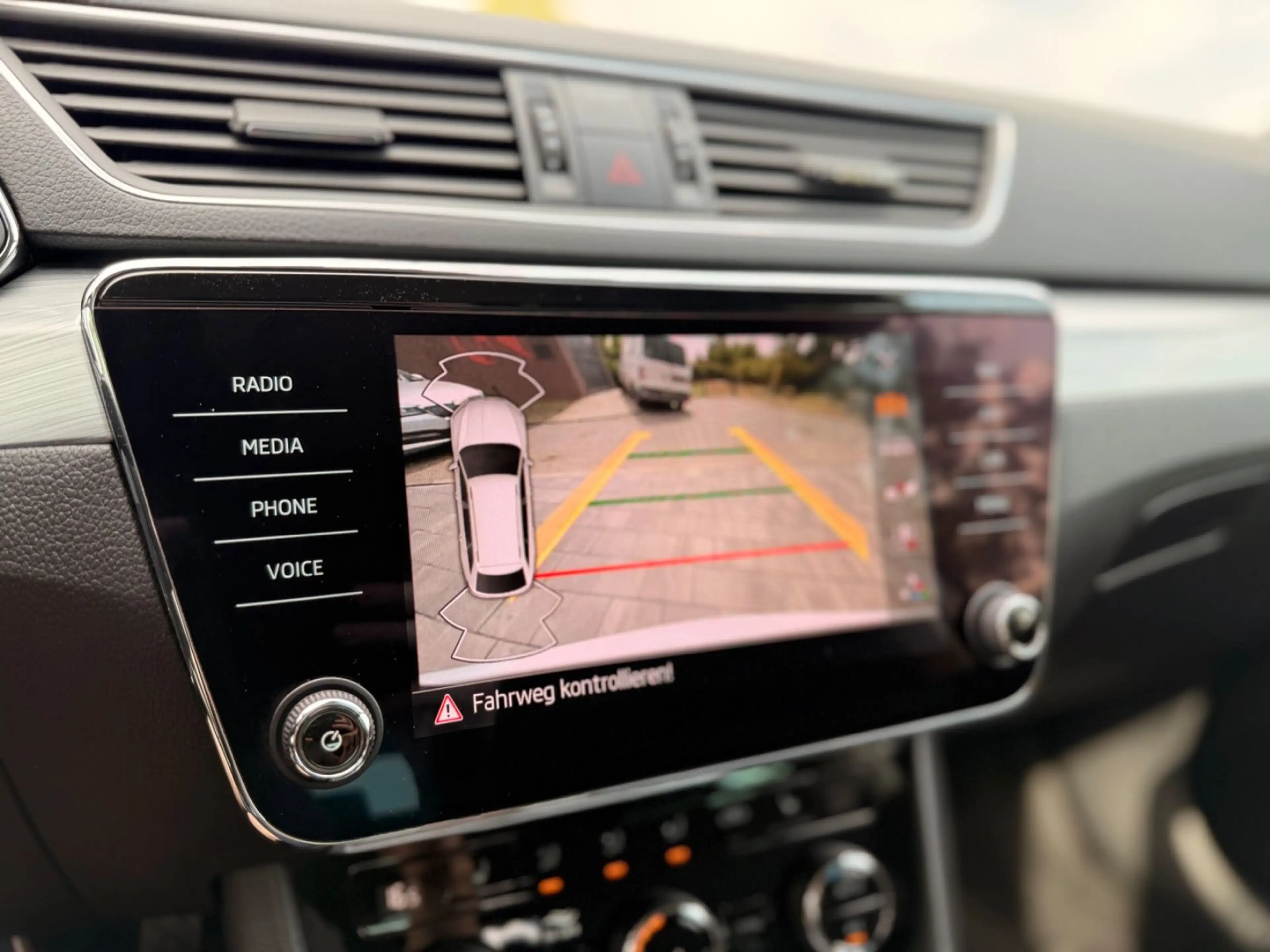 Skoda Superb Combi Ambition *ACC*Kamera*Lane Assist* — photo 13