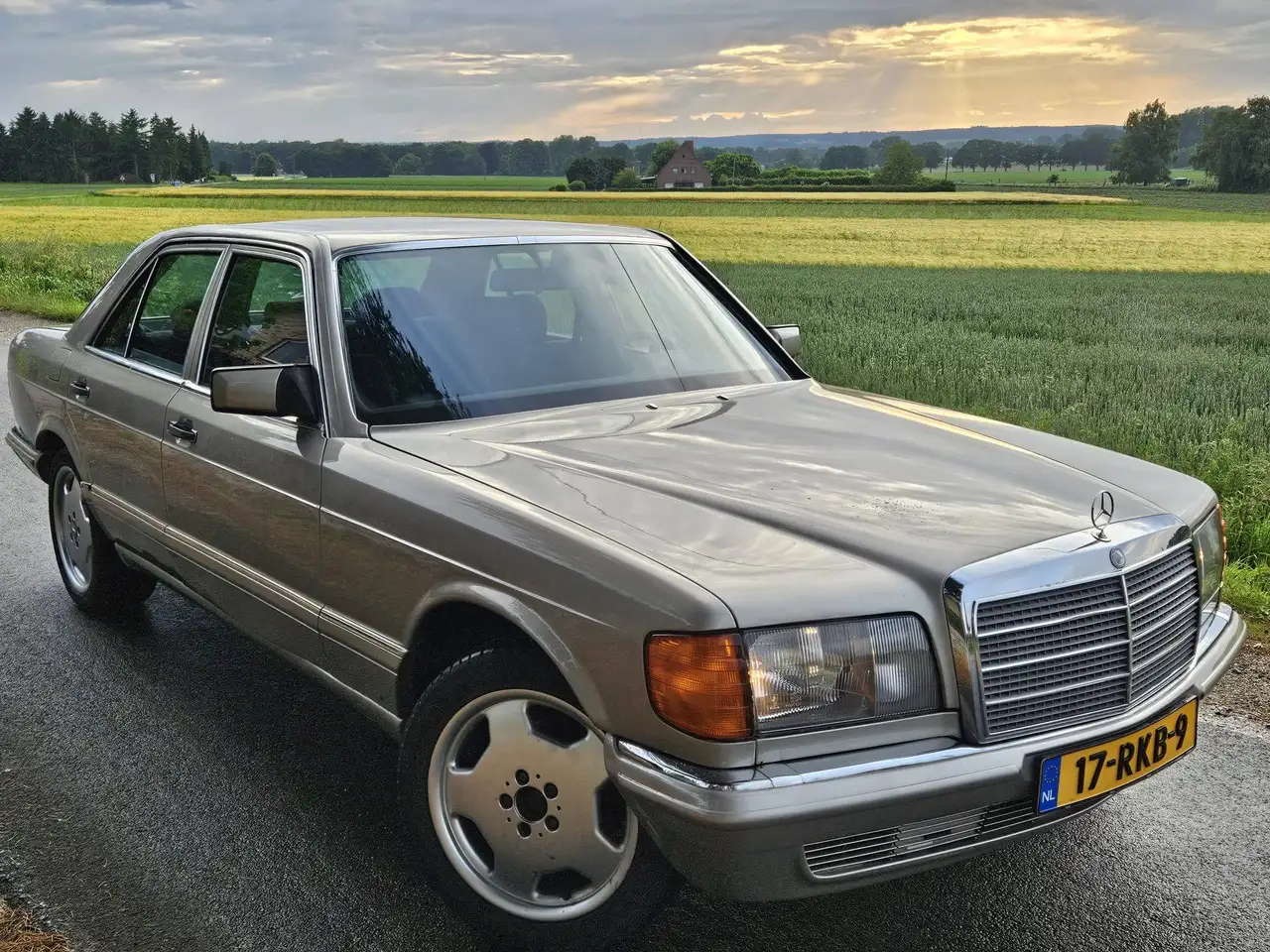 Mercedes-Benz 280, foto 1