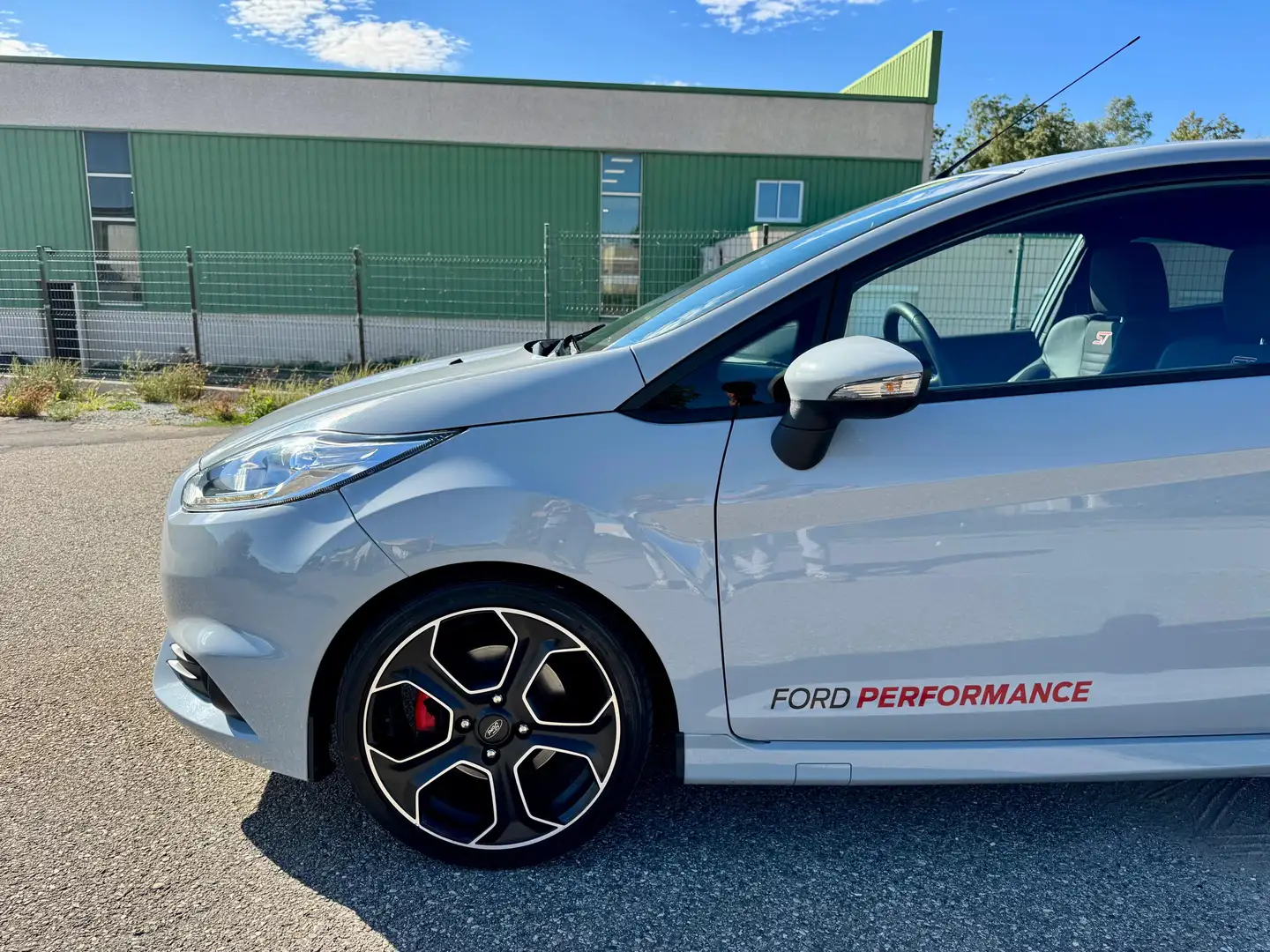 Ford Fiesta Fiesta 1.6 EcoBoost 200 ST200 Grijs - 2