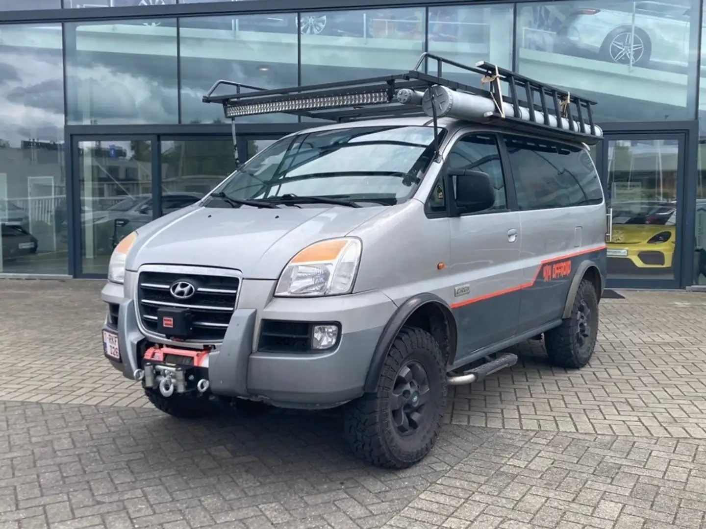 Hyundai Starex H200 4x4 High + Low Lichte Vracht ! Zlatá - 1