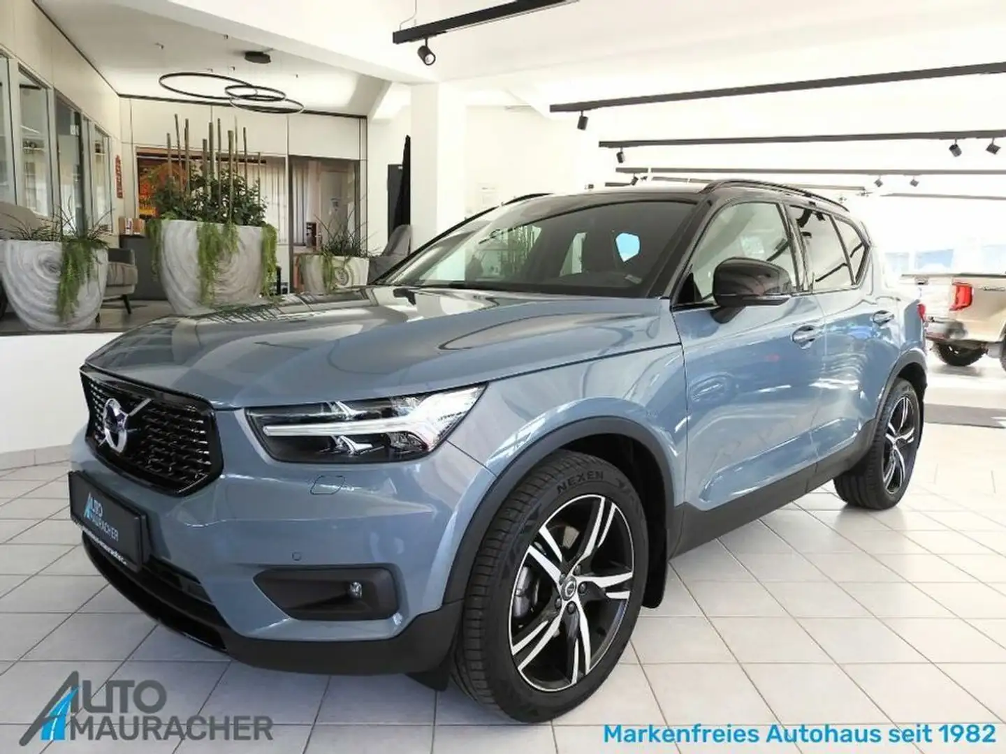 Volvo XC40 D3 R-Design AWD Geartronic*LED*AHK*PANO* Gris - 1