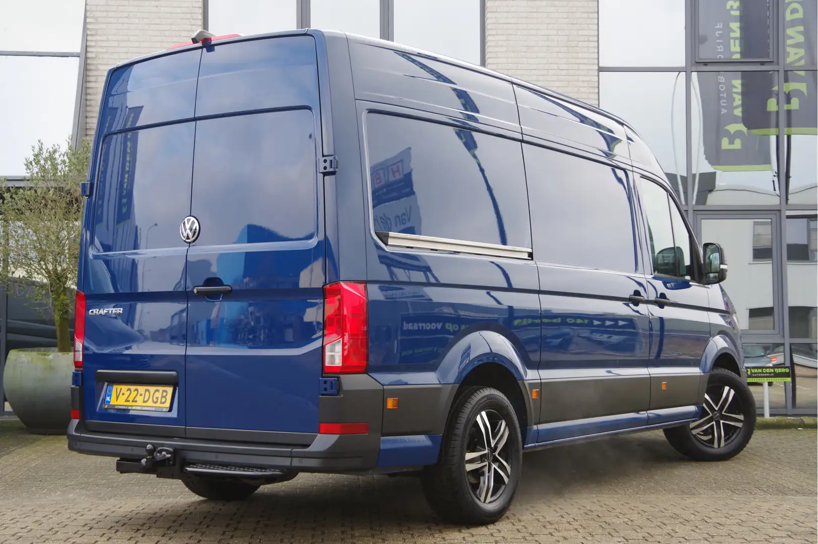 Volkswagen Crafter 2.0 TDI L3H3(L2H2) 140PK, 3P, LED, 3T TREKHAAK, CA Blauw - 2