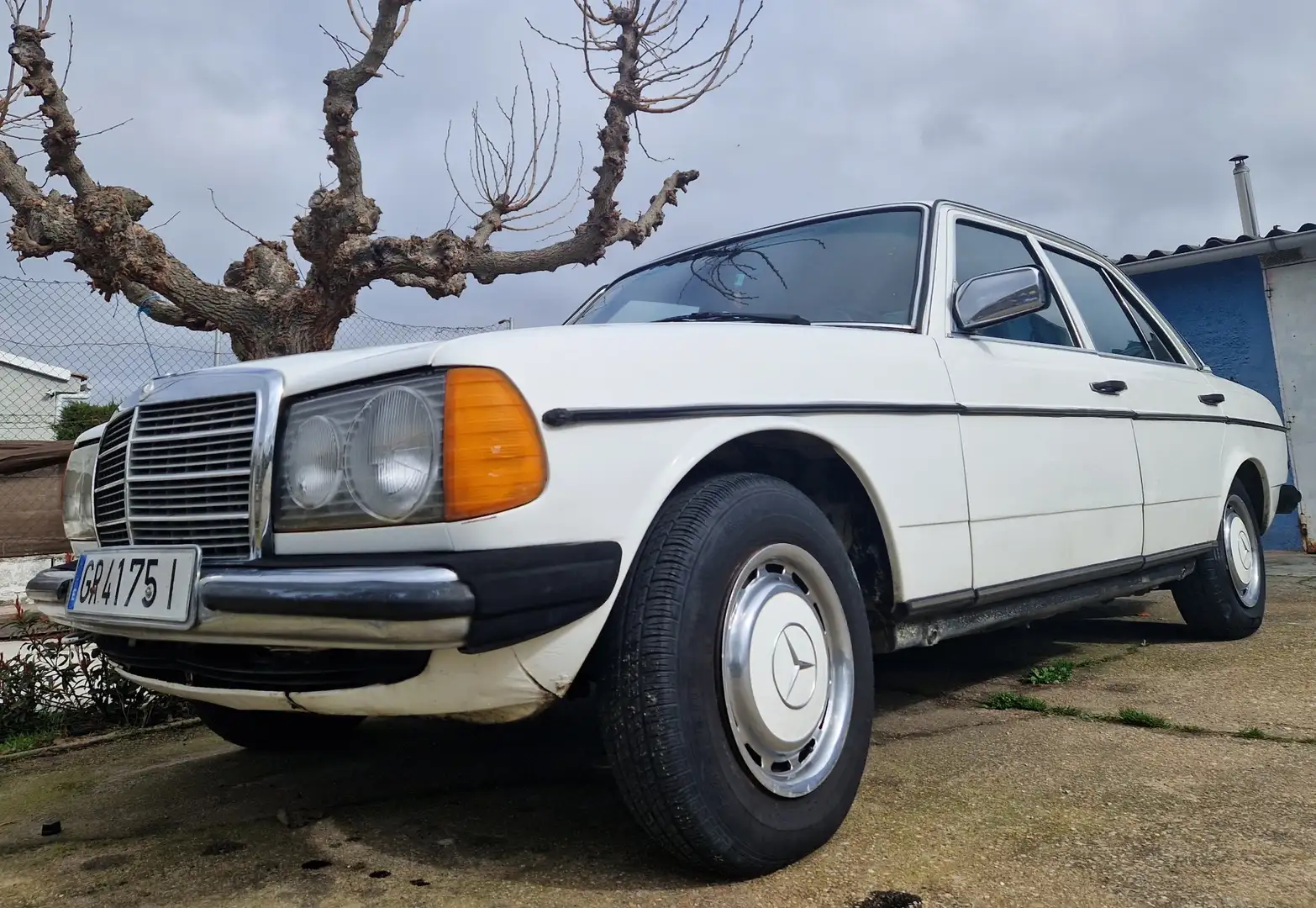 Mercedes-Benz 300 300D - 1