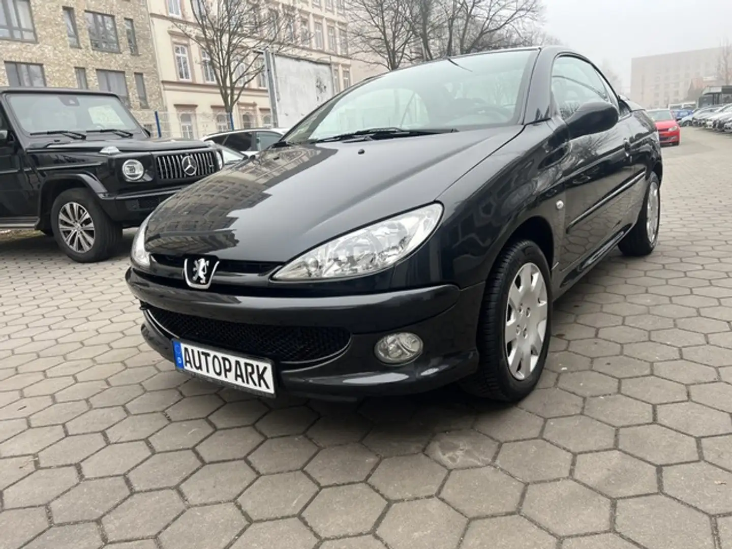 Peugeot 206 CC Sport Cabrio*Klima*Navi*Alu Schwarz - 2