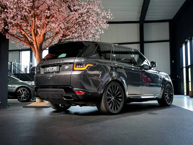 Land Rover Range Rover Sport view 4