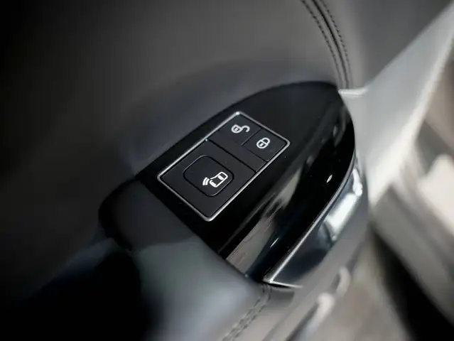 Land Rover Range Rover Sport view 10
