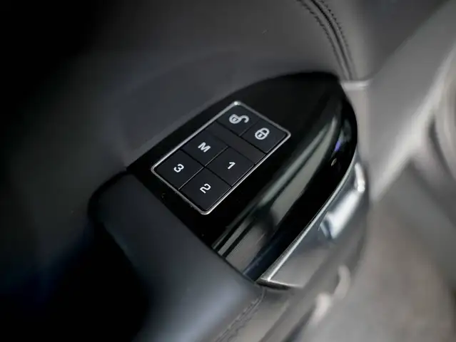 Land Rover Range Rover Sport view 11