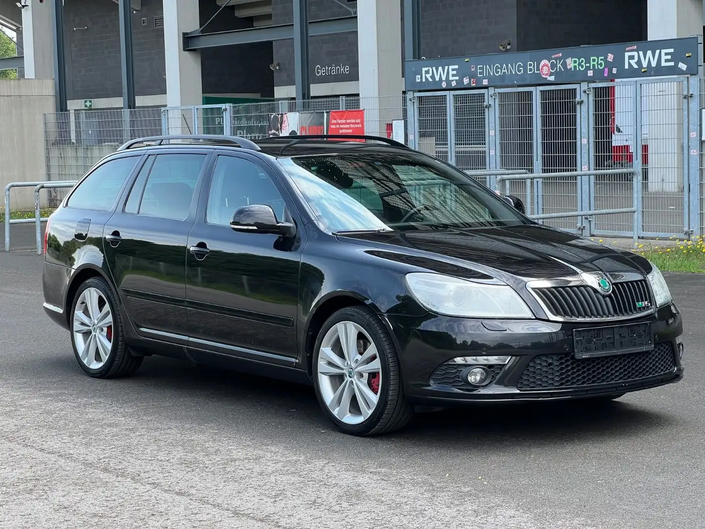 Skoda Octavia Combi RS*PDC*SITZHZ*DSG* Schwarz - 1