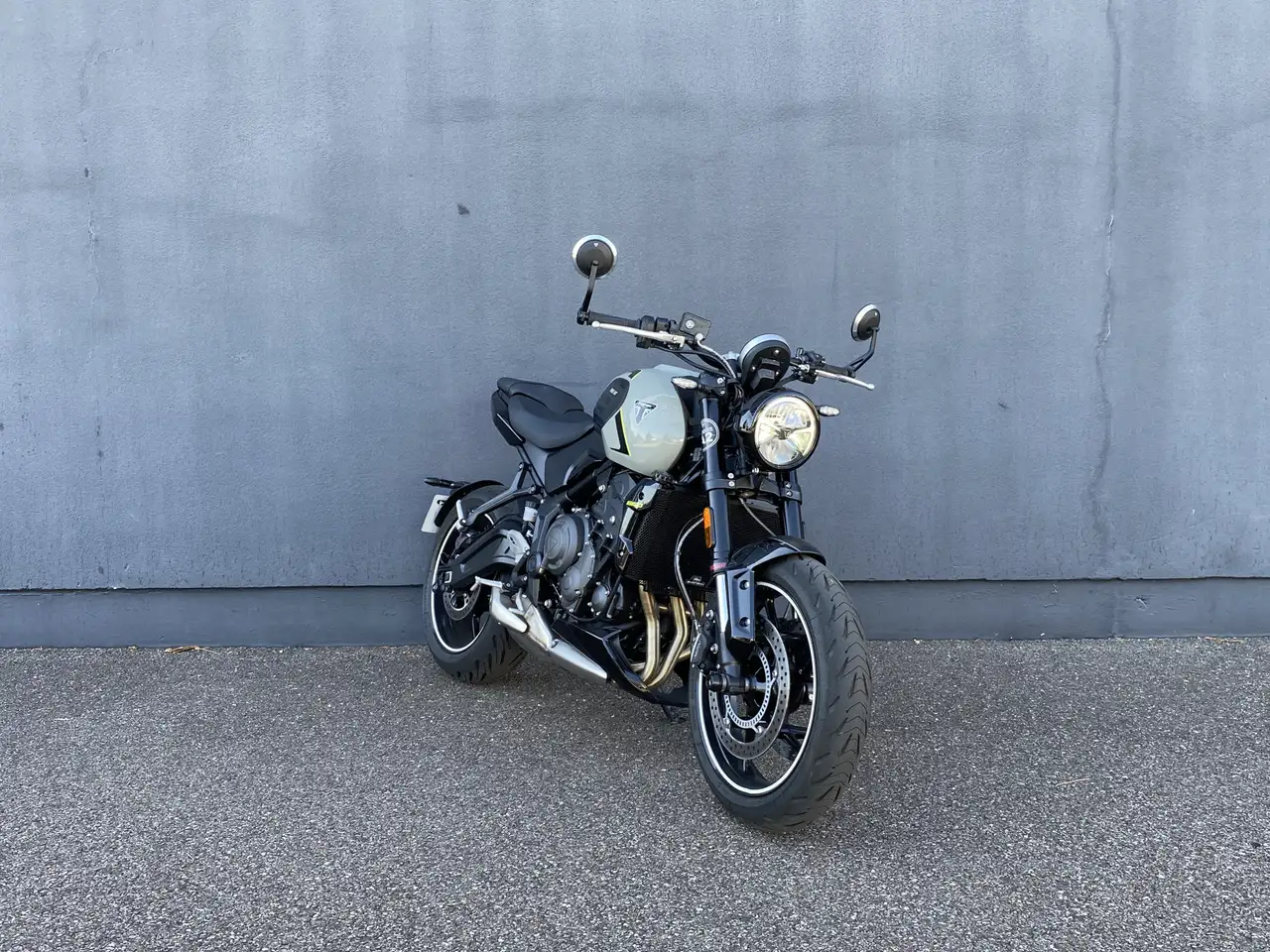Triumph Trident 660